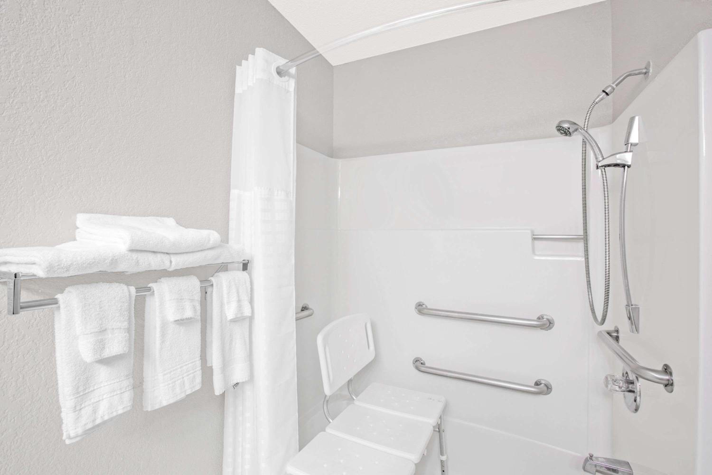King Room - Disability Access/Non-Smoking - Photo 3