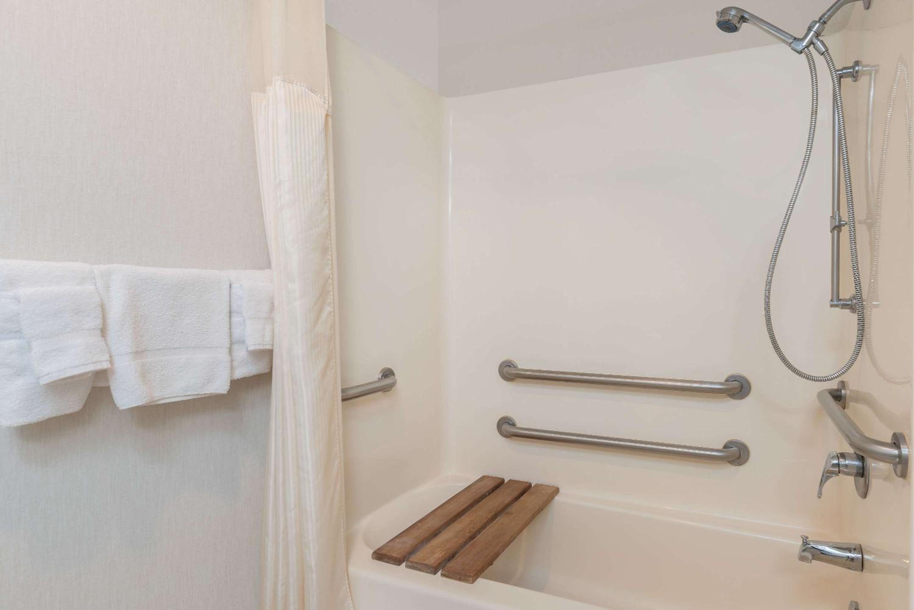 King Room - Disability Access/Non-Smoking - Photo 2