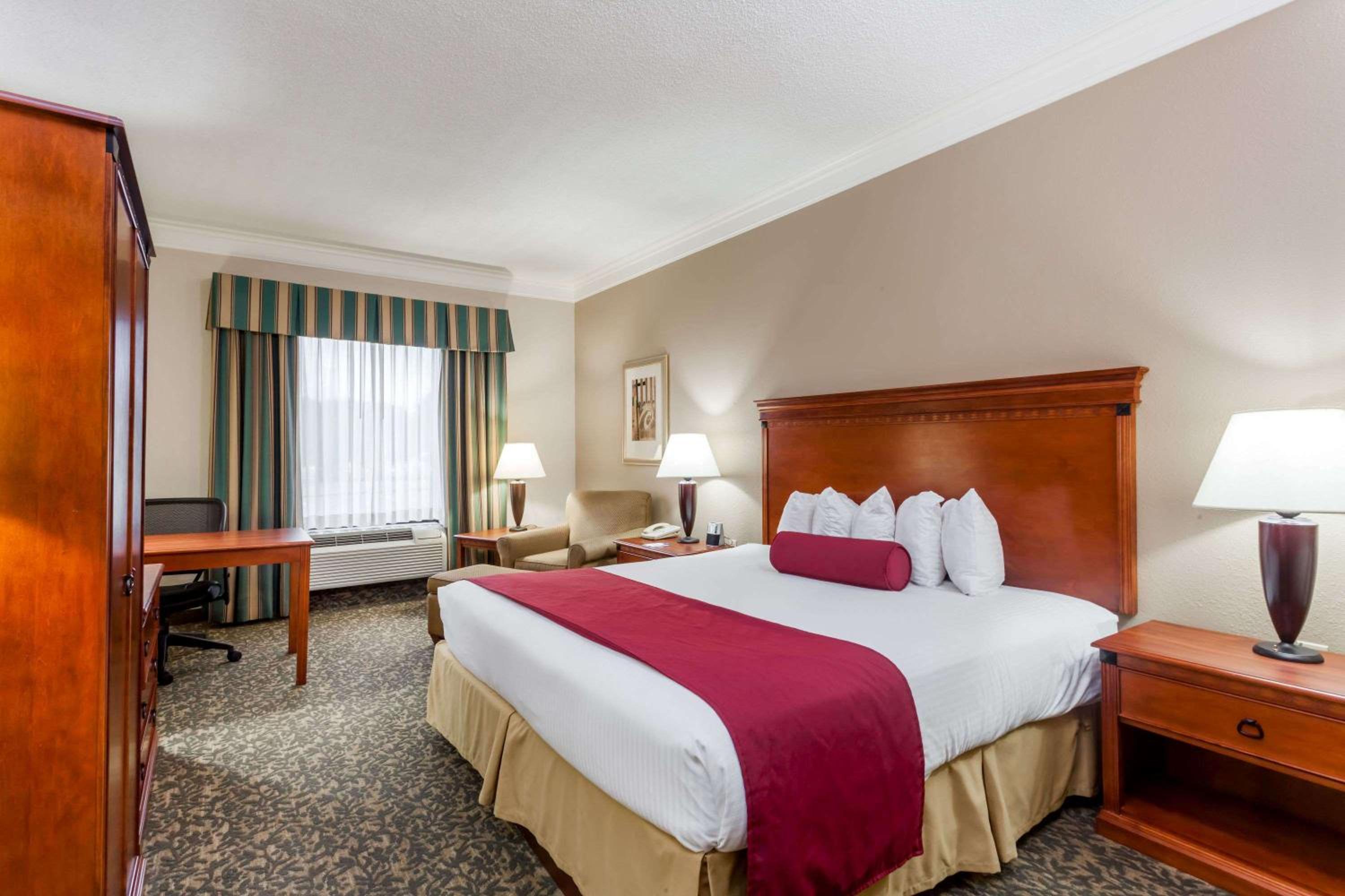 King Room - Non-Smoking - Photo 1