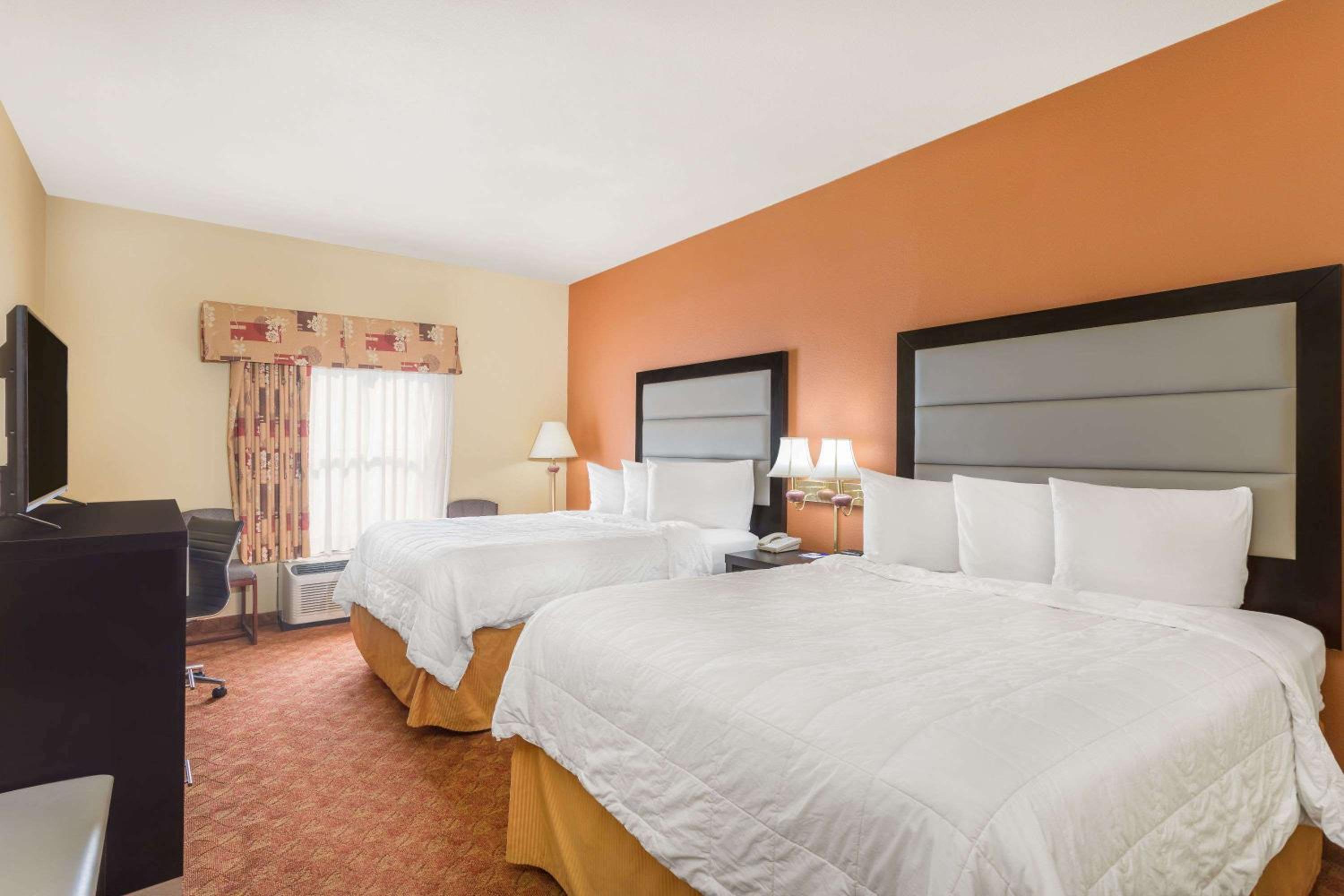 Queen Room with Two Queen Beds - Non-Smoking - Photo 1