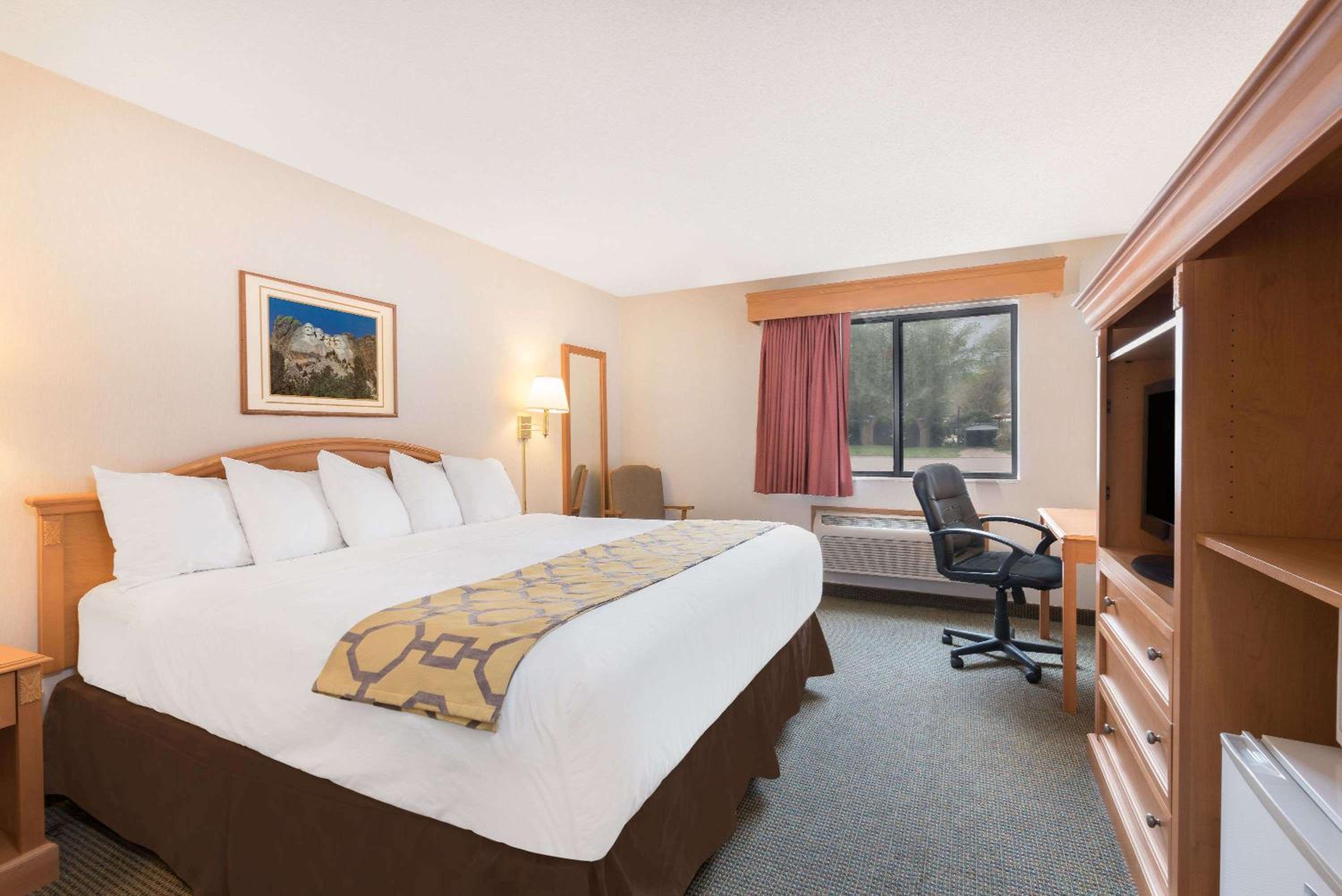 King Room - Non-Smoking - Photo 1