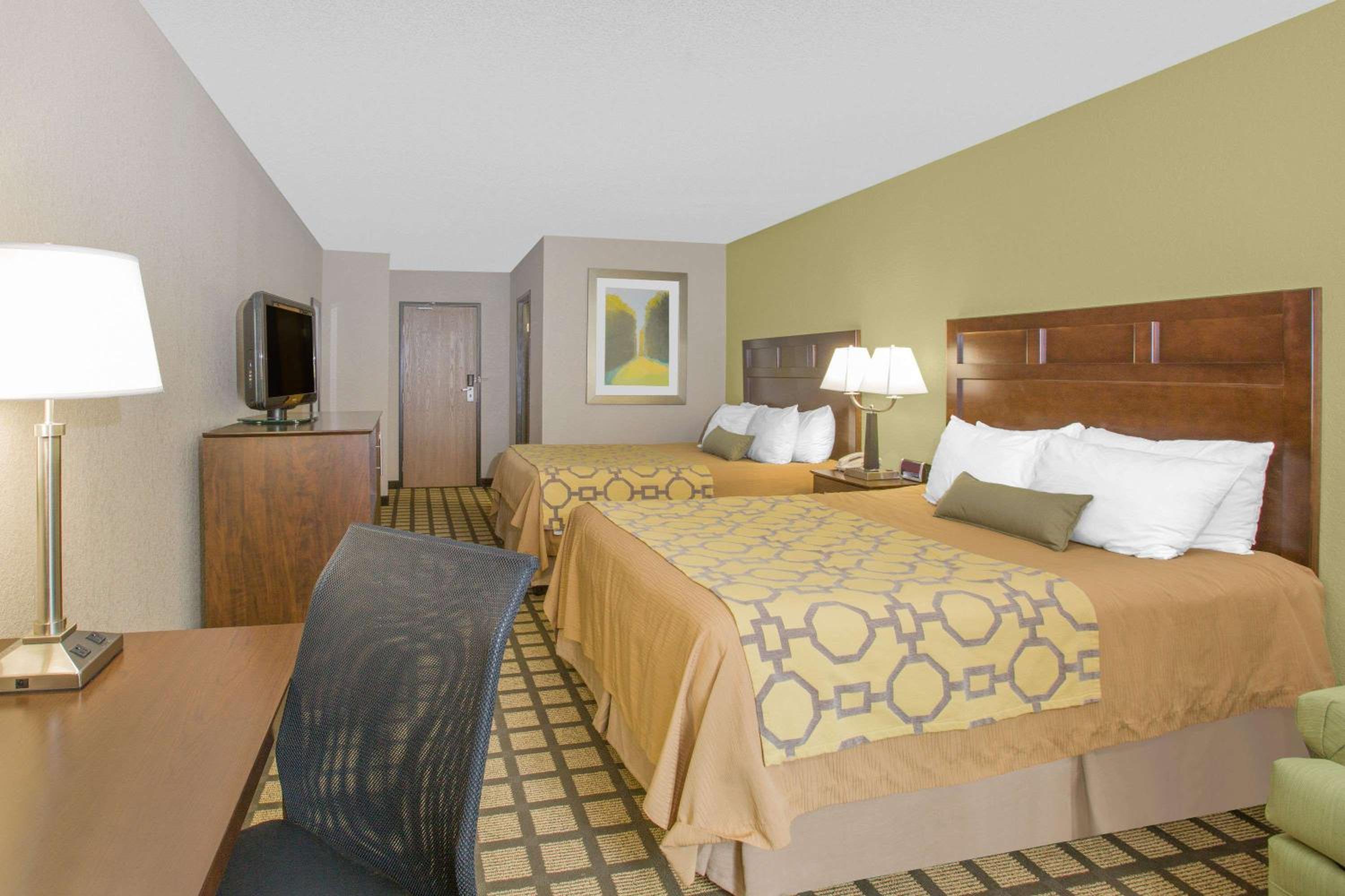 Queen Room with Two Queen Beds - Non-Smoking - Photo 1