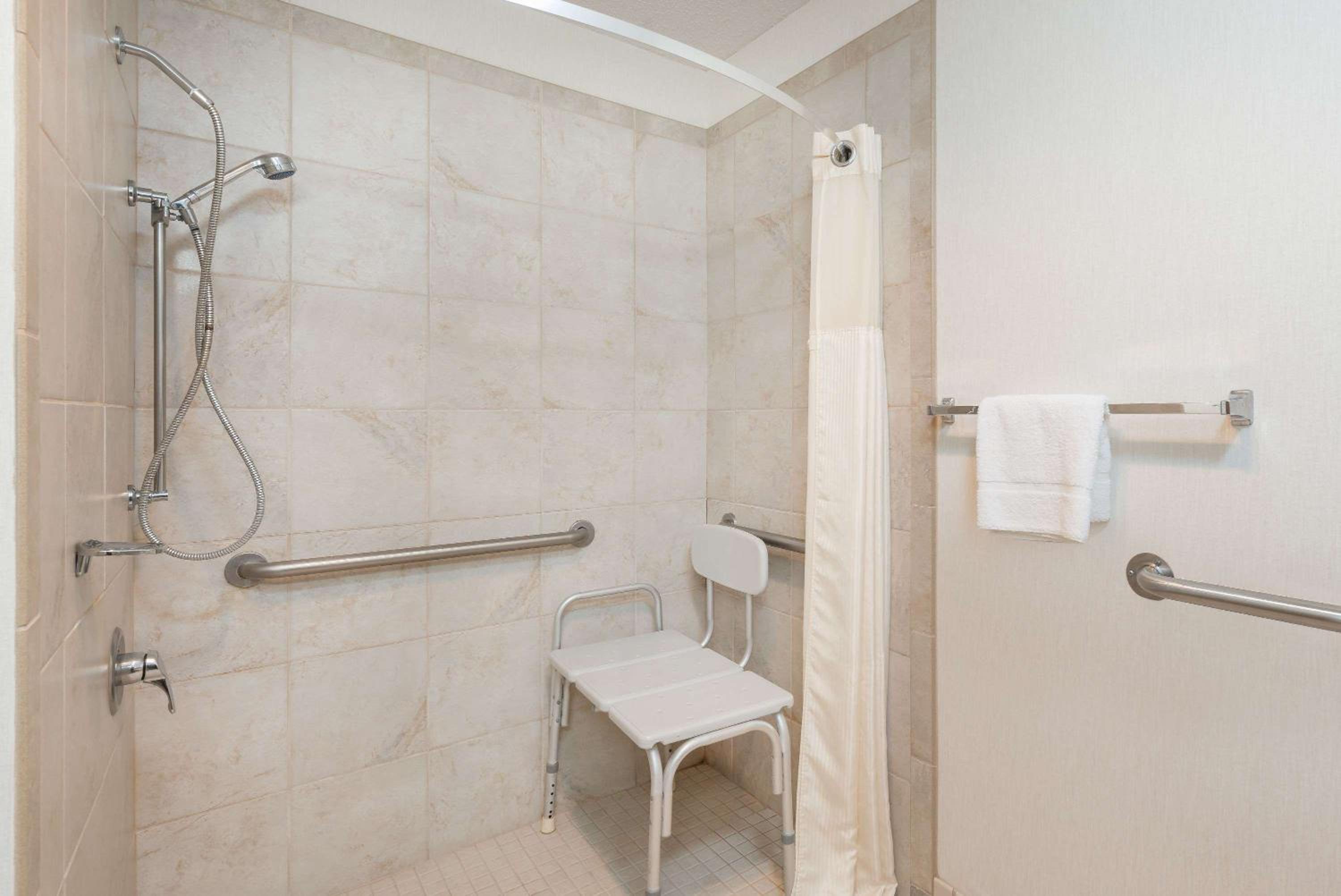 King Room - Disability Access/Non-Smoking - Photo 3