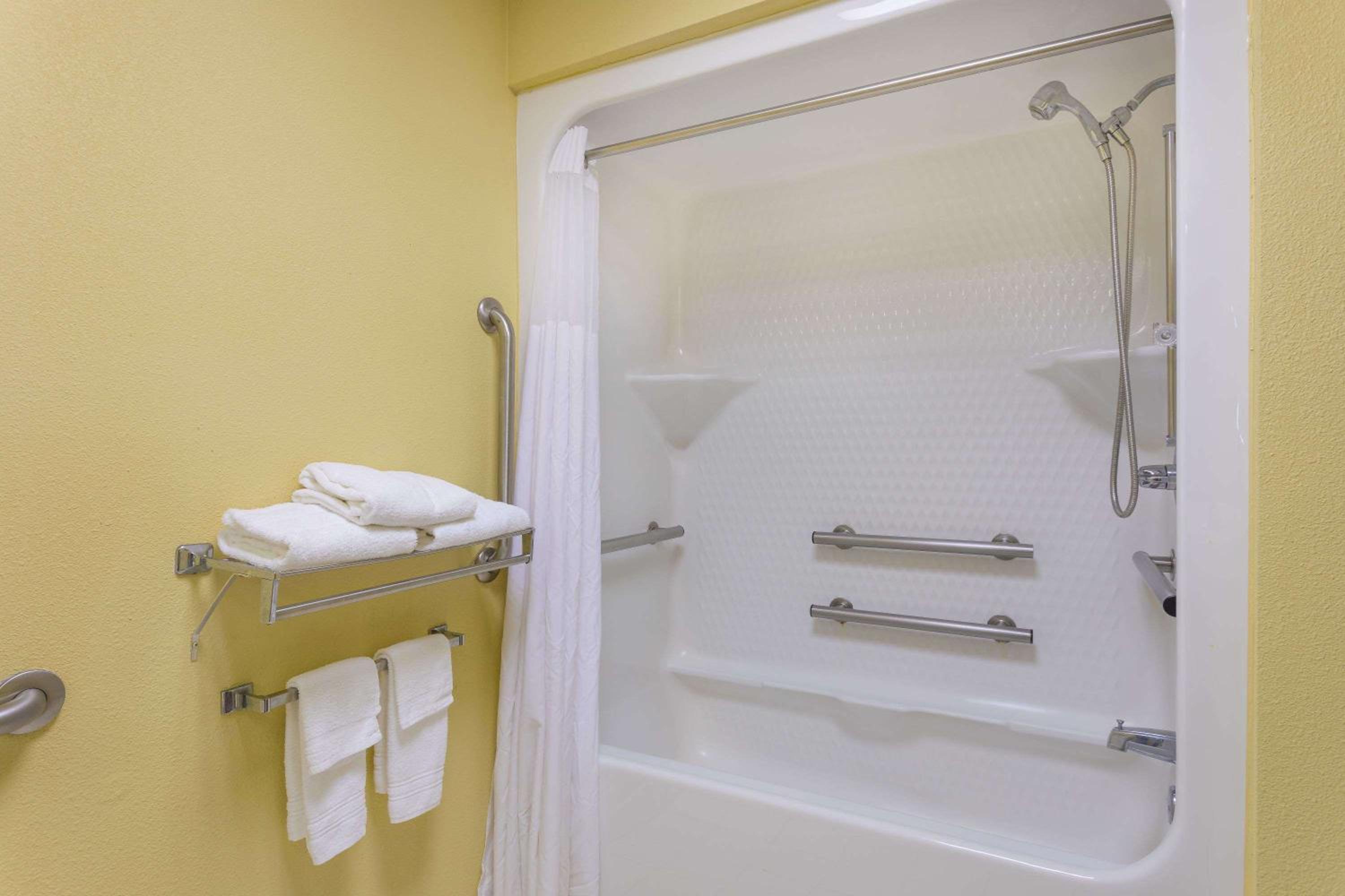 King Room - Disability Access/Non-Smoking - Photo 5