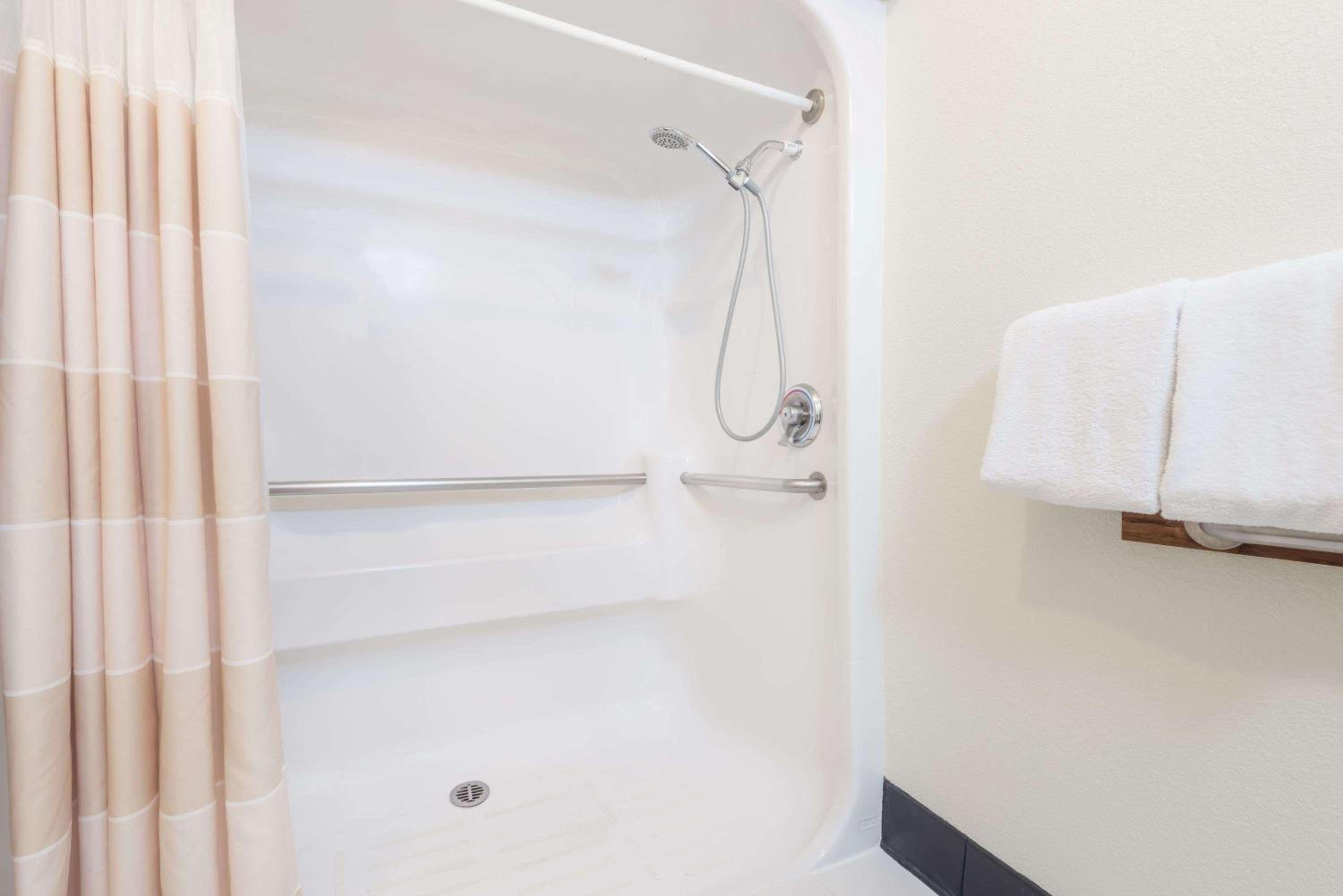 King Room - Disability Access/Non-Smoking - Photo 2