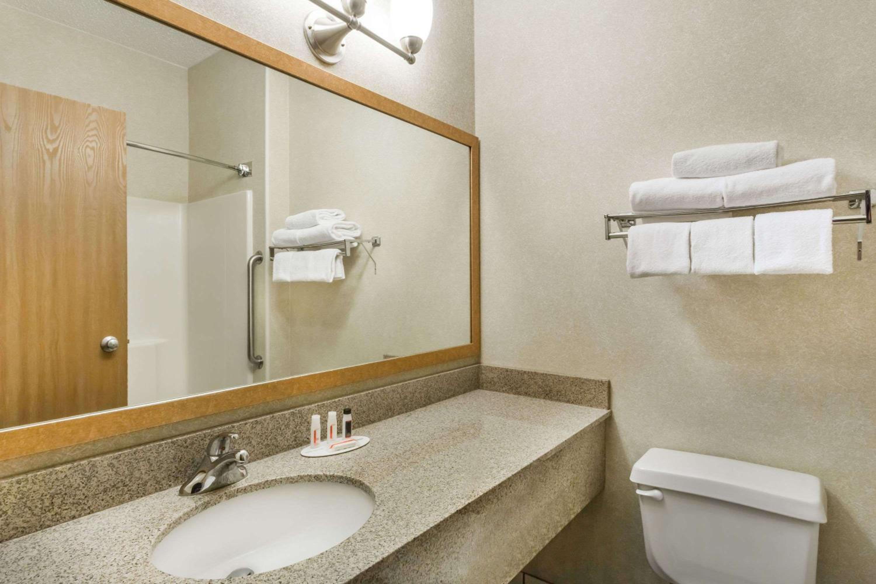 King Room - Non-Smoking - Photo 2