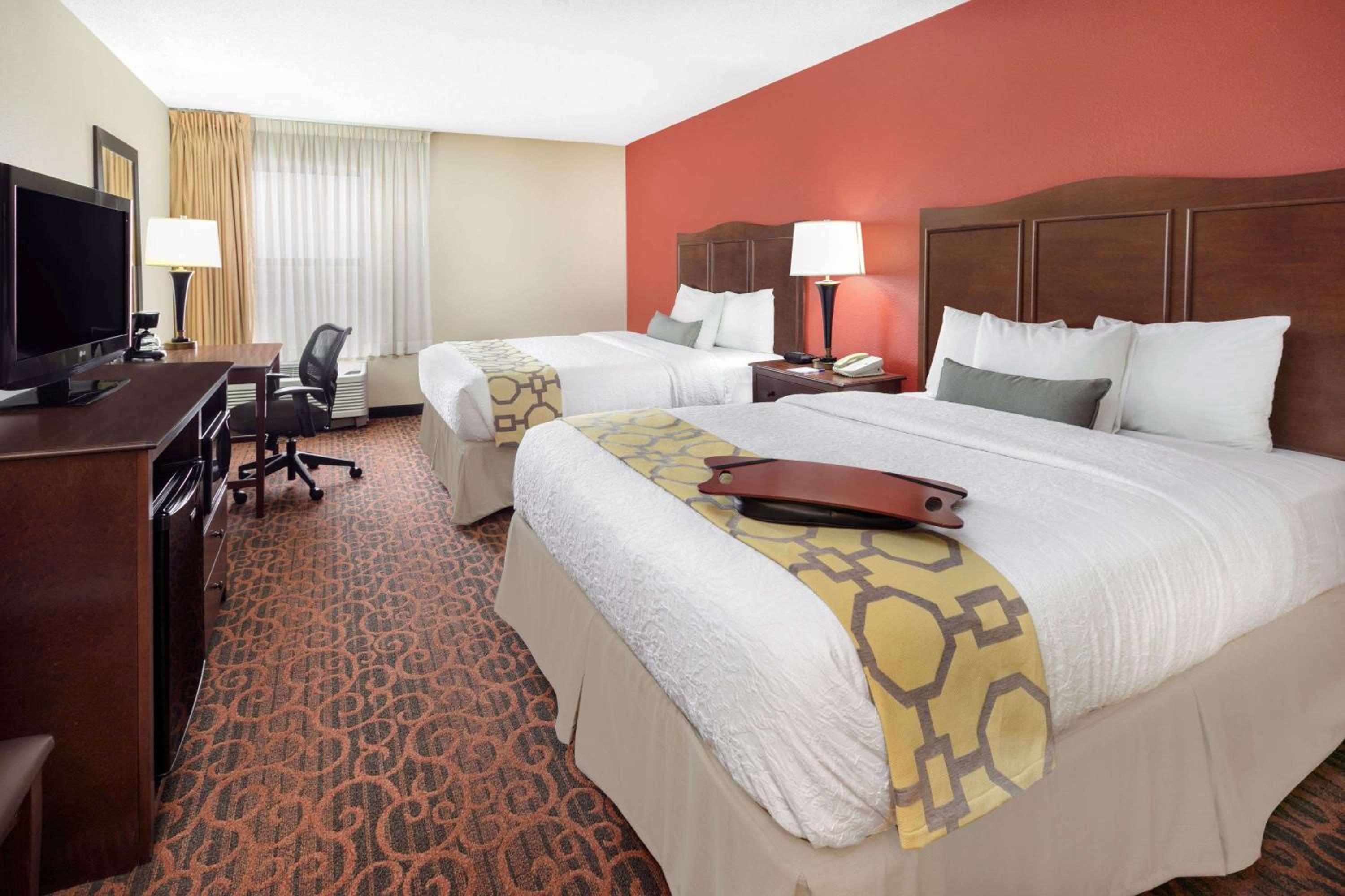Queen Room with Two Queen Beds - Non-Smoking - Photo 1