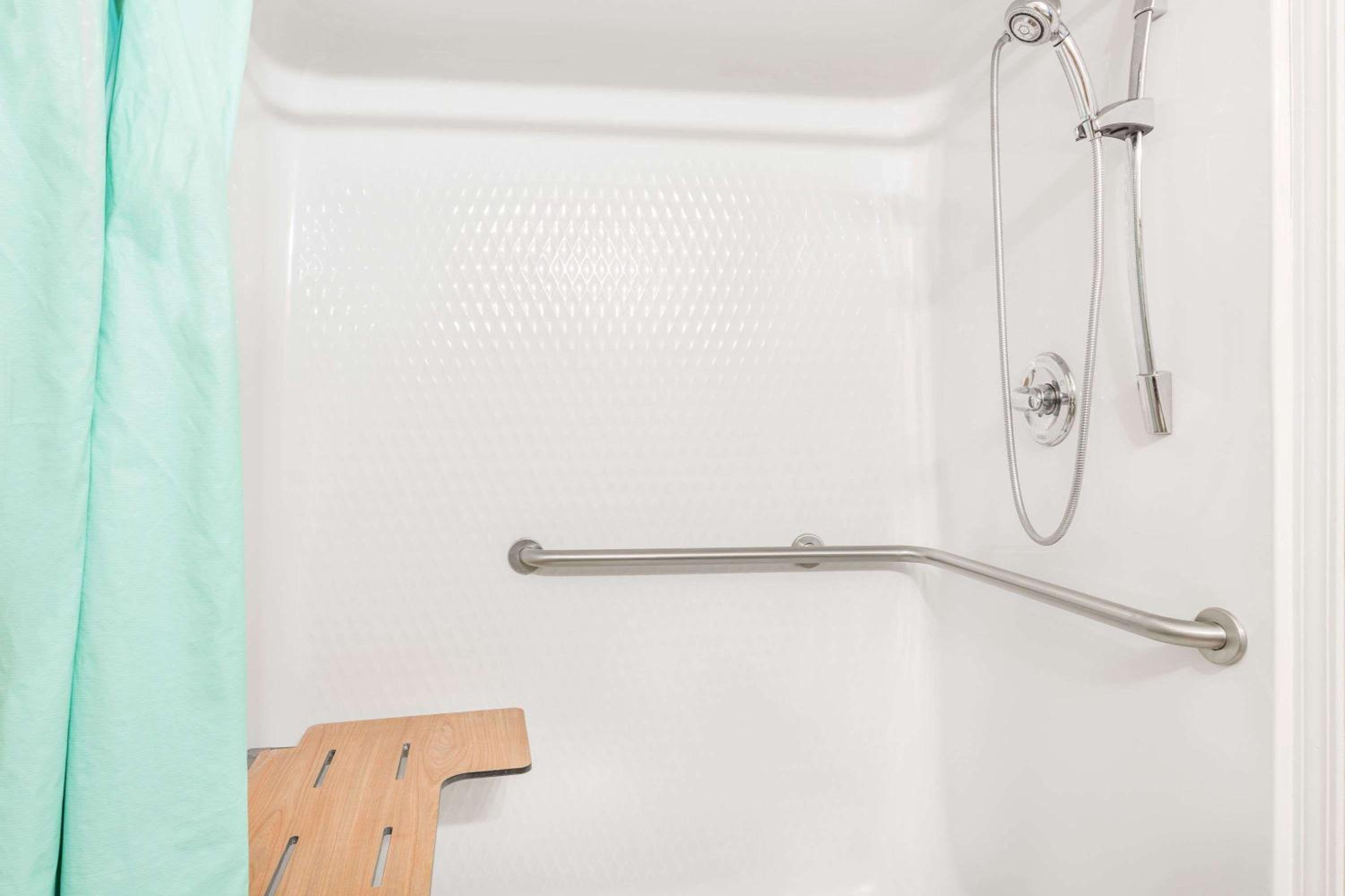 King Room - Disability Access/Non-Smoking - Photo 6