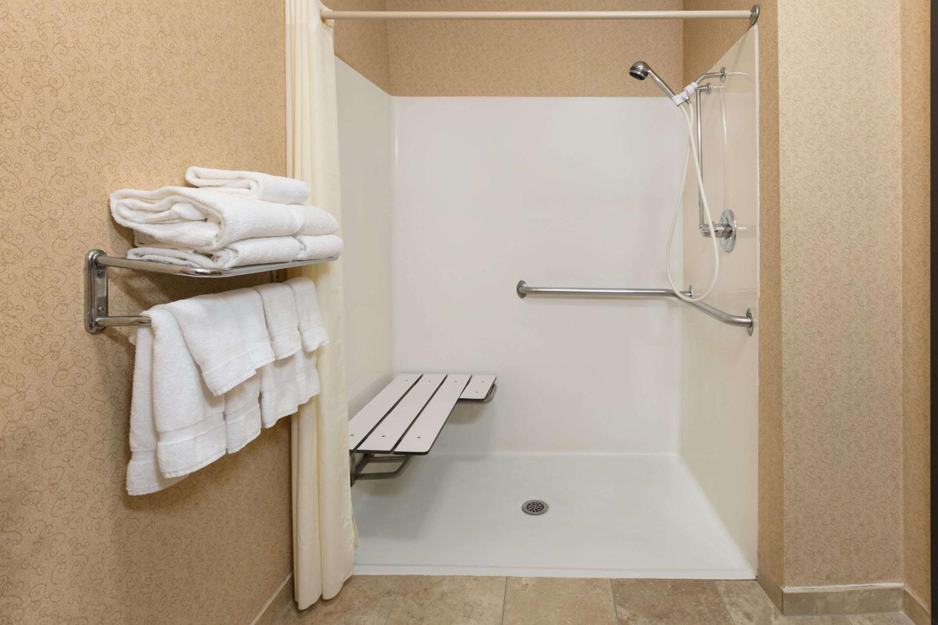 King Room - Disability Access/Non-Smoking - Photo 4