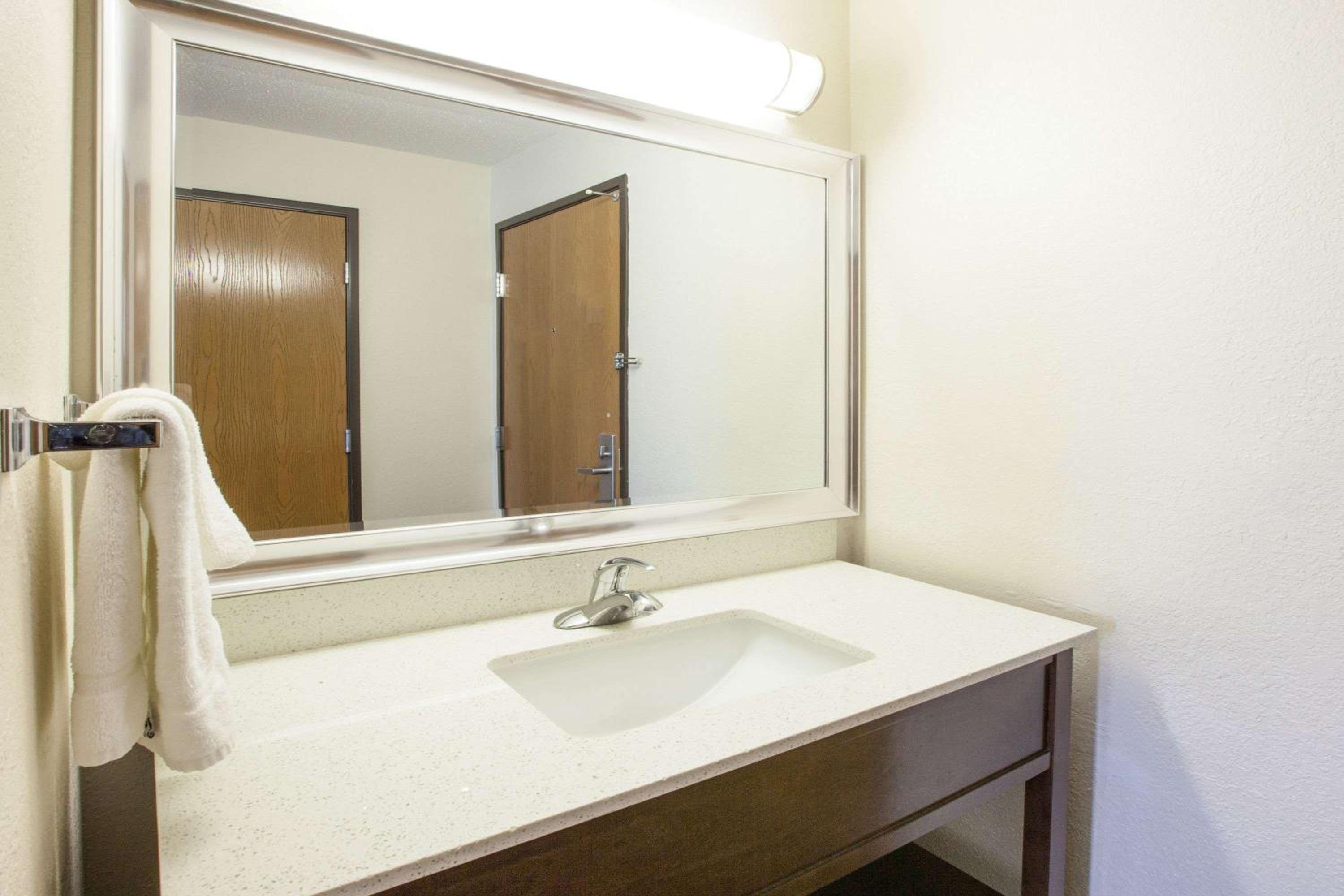 King Studio Suite - Mobility Access/Non-Smoking photo 3