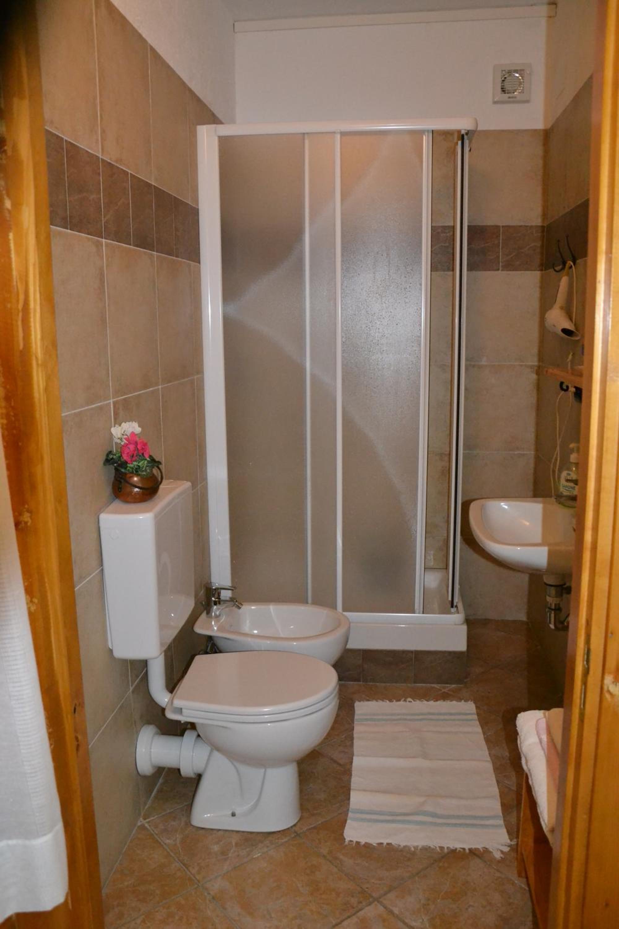 Double Room - Photo 6