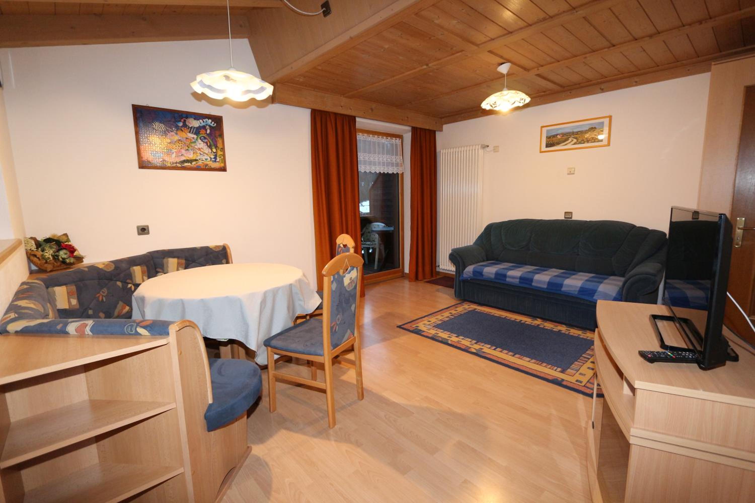 Apartment with Balcony photo 3