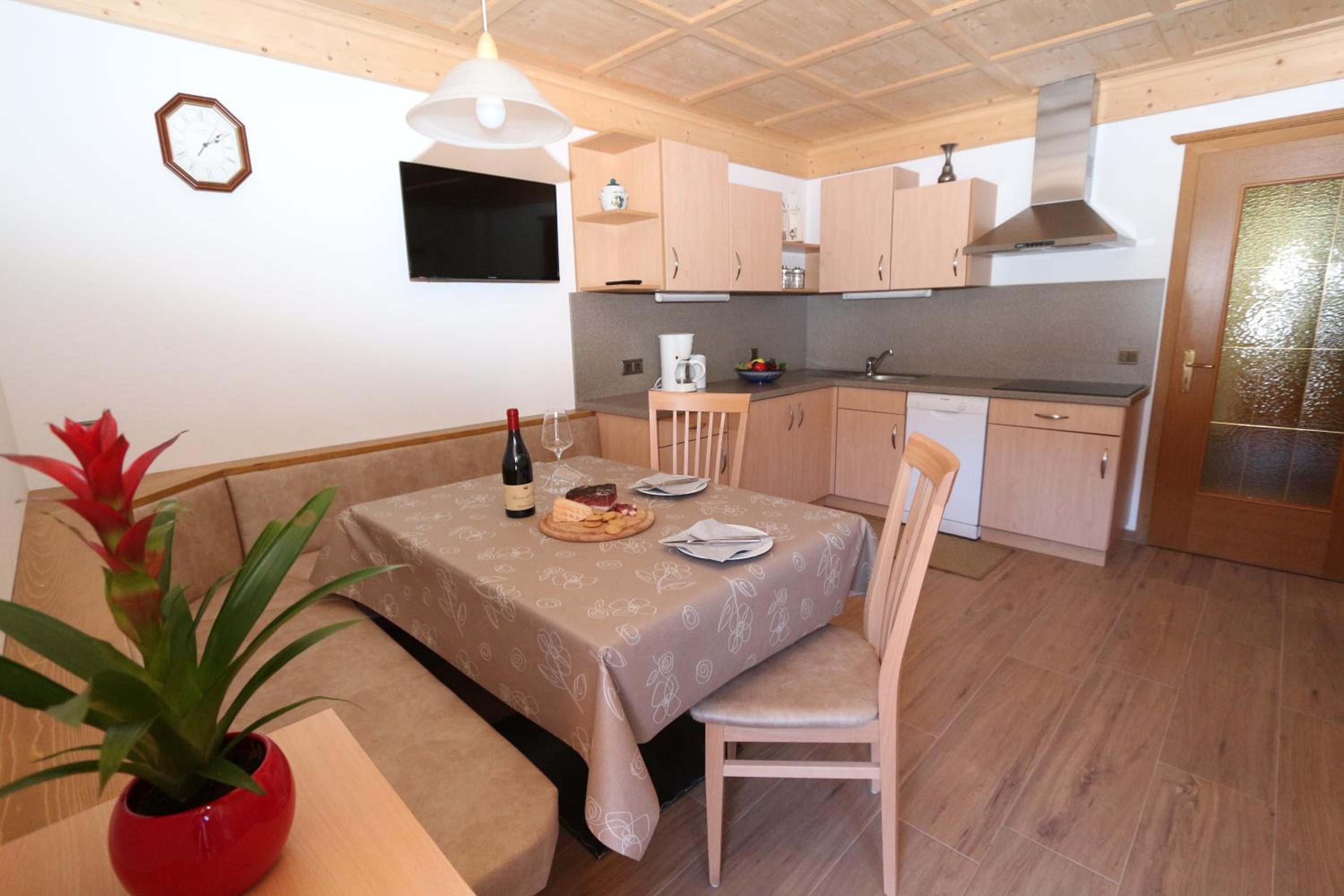 Apartment with Mountain View photo 2