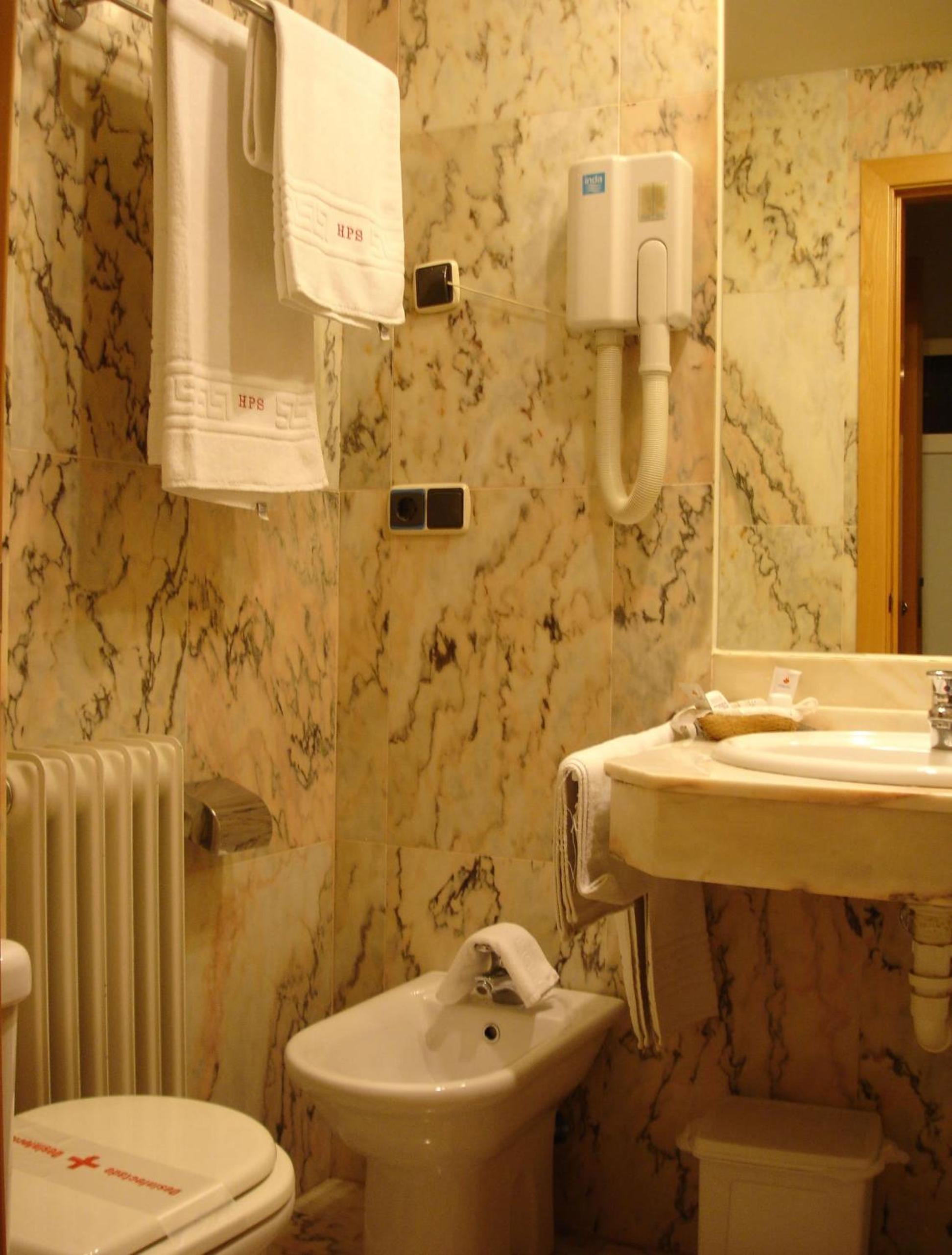 Double or Twin Room photo 2