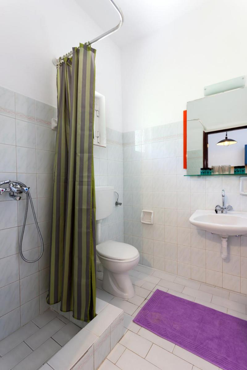 One-Bedroom Apartment - Photo 5