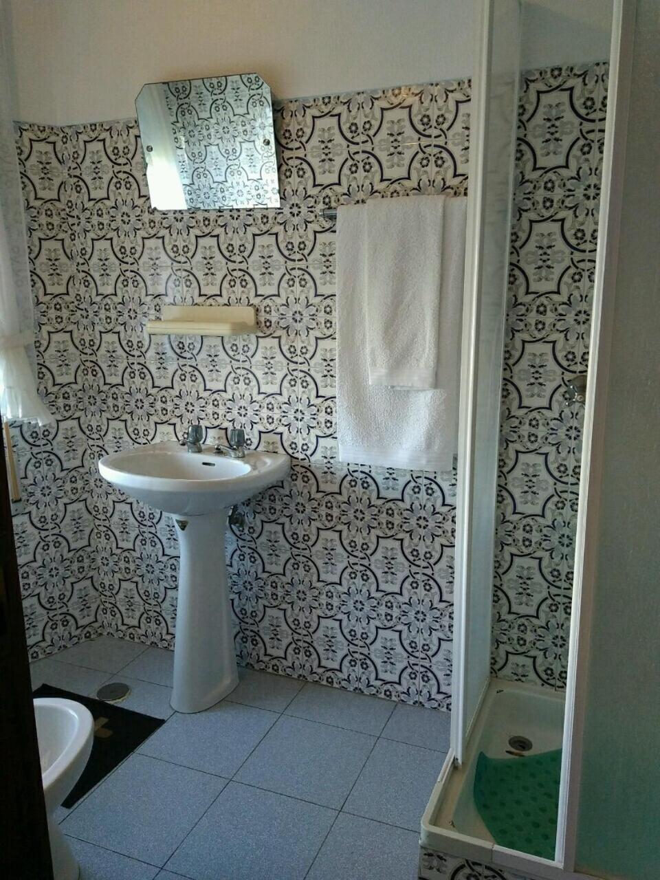 Double Room - Photo 5