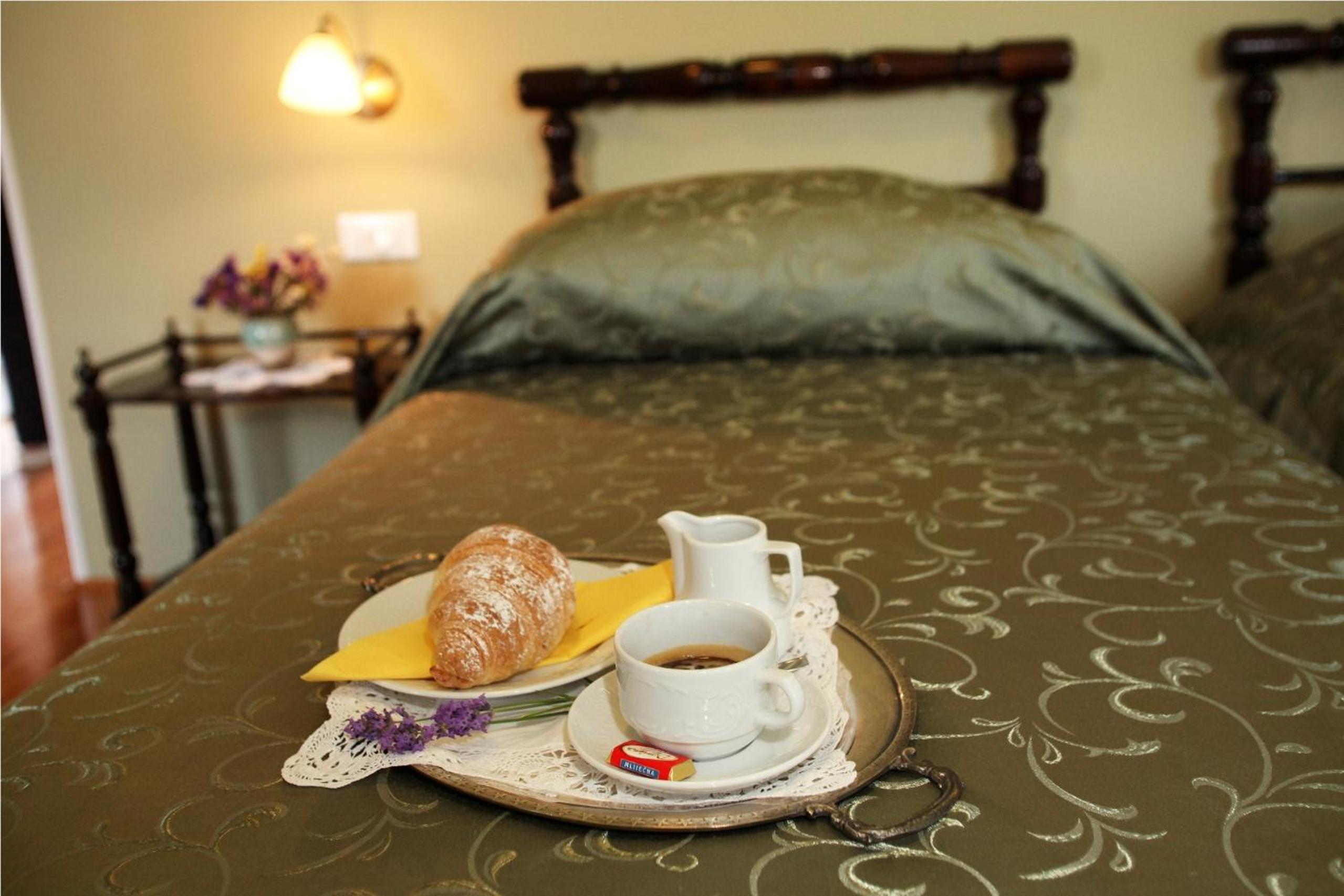 Double Room with City View - Photo 22