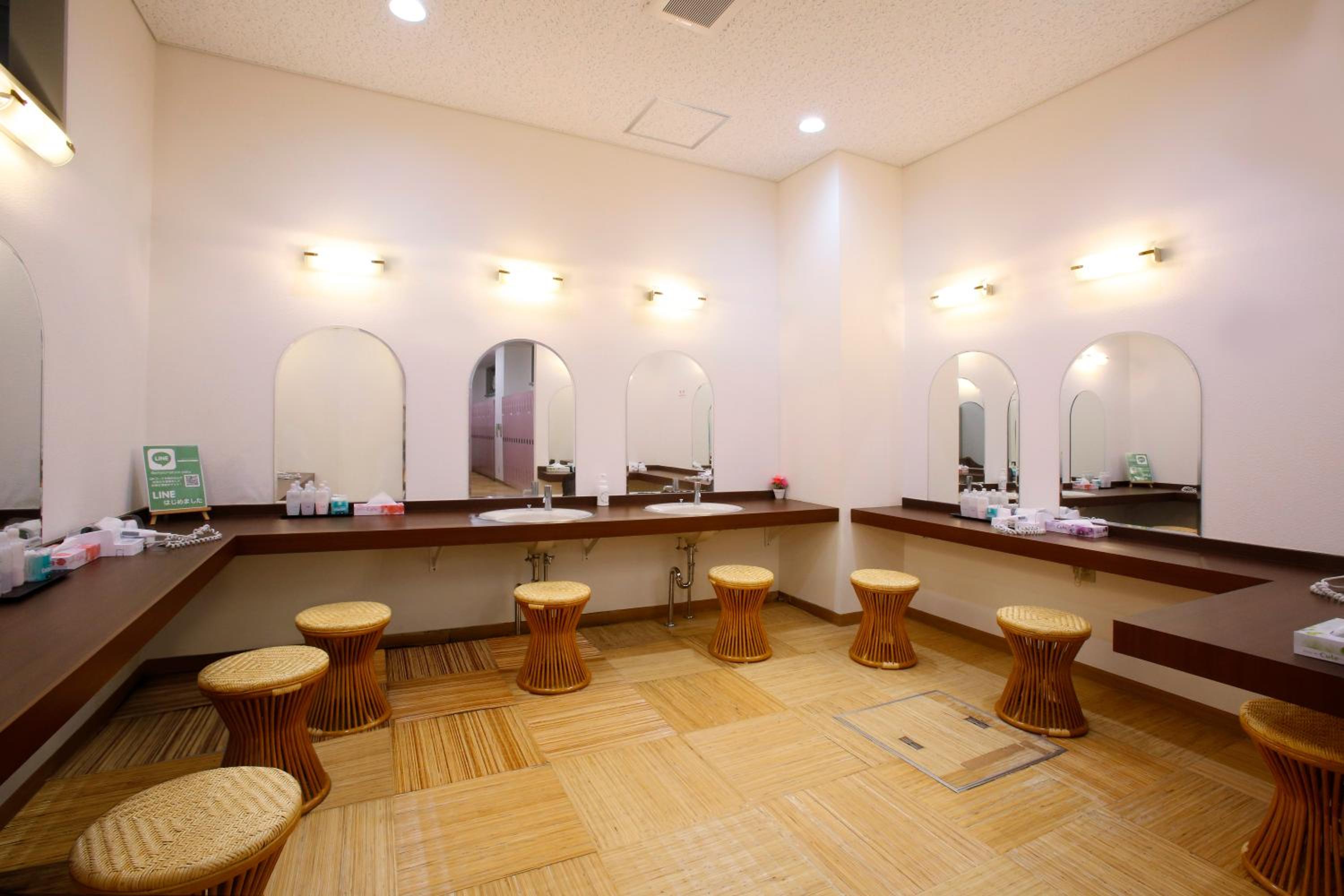 Twin Room - Non-Smoking - Photo 2