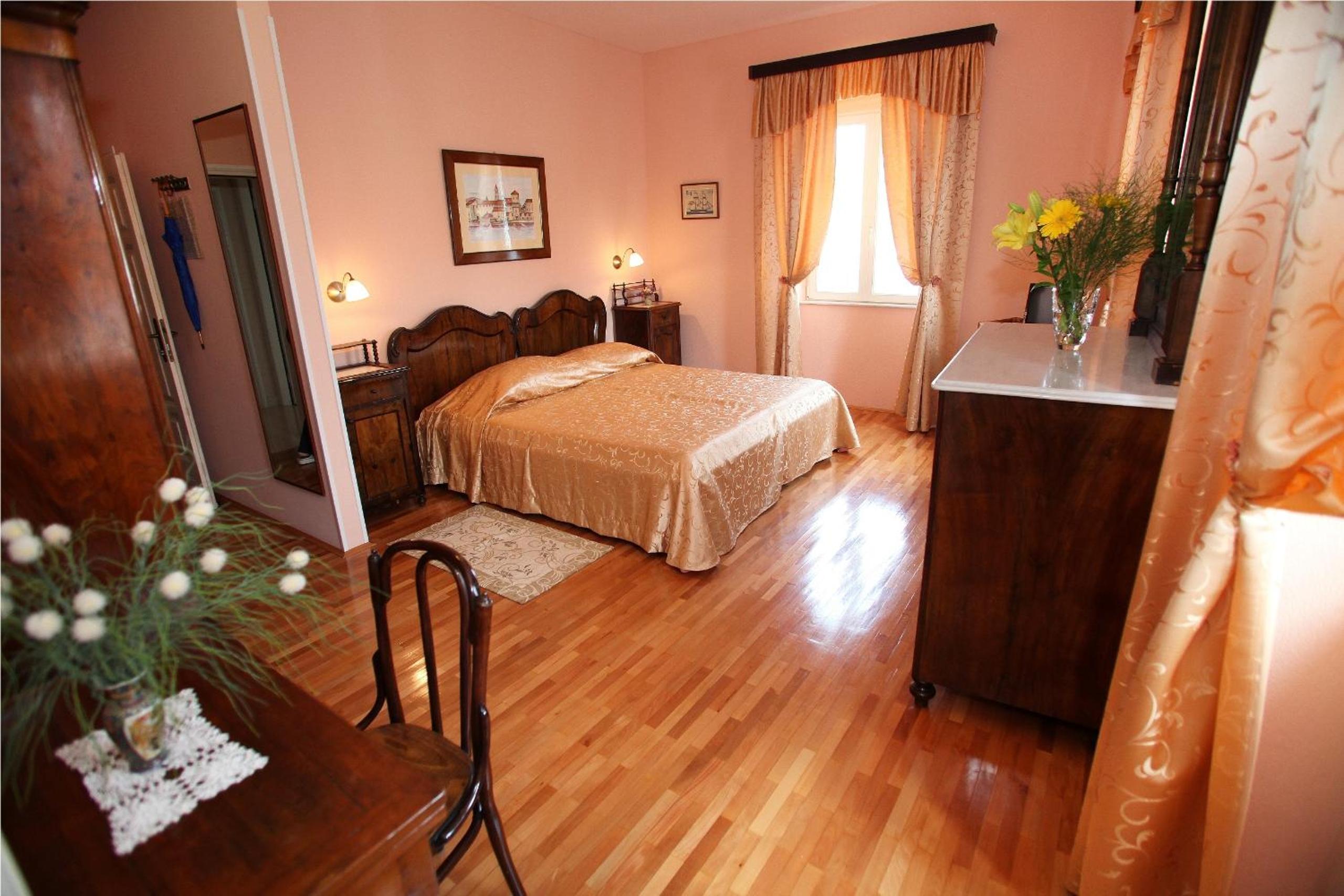 Double Room with City View - Photo 12