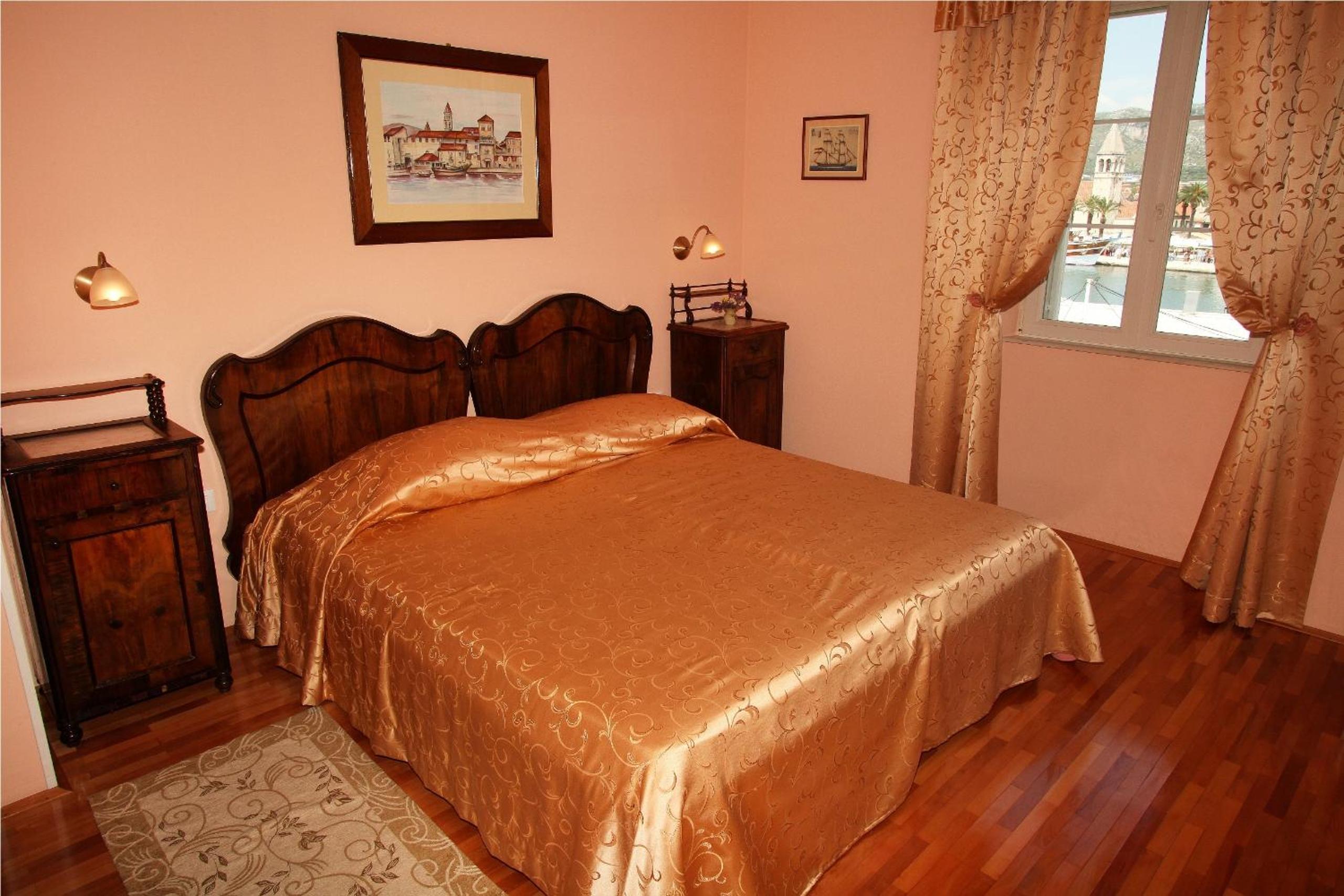 Double Room with City View - Photo 11
