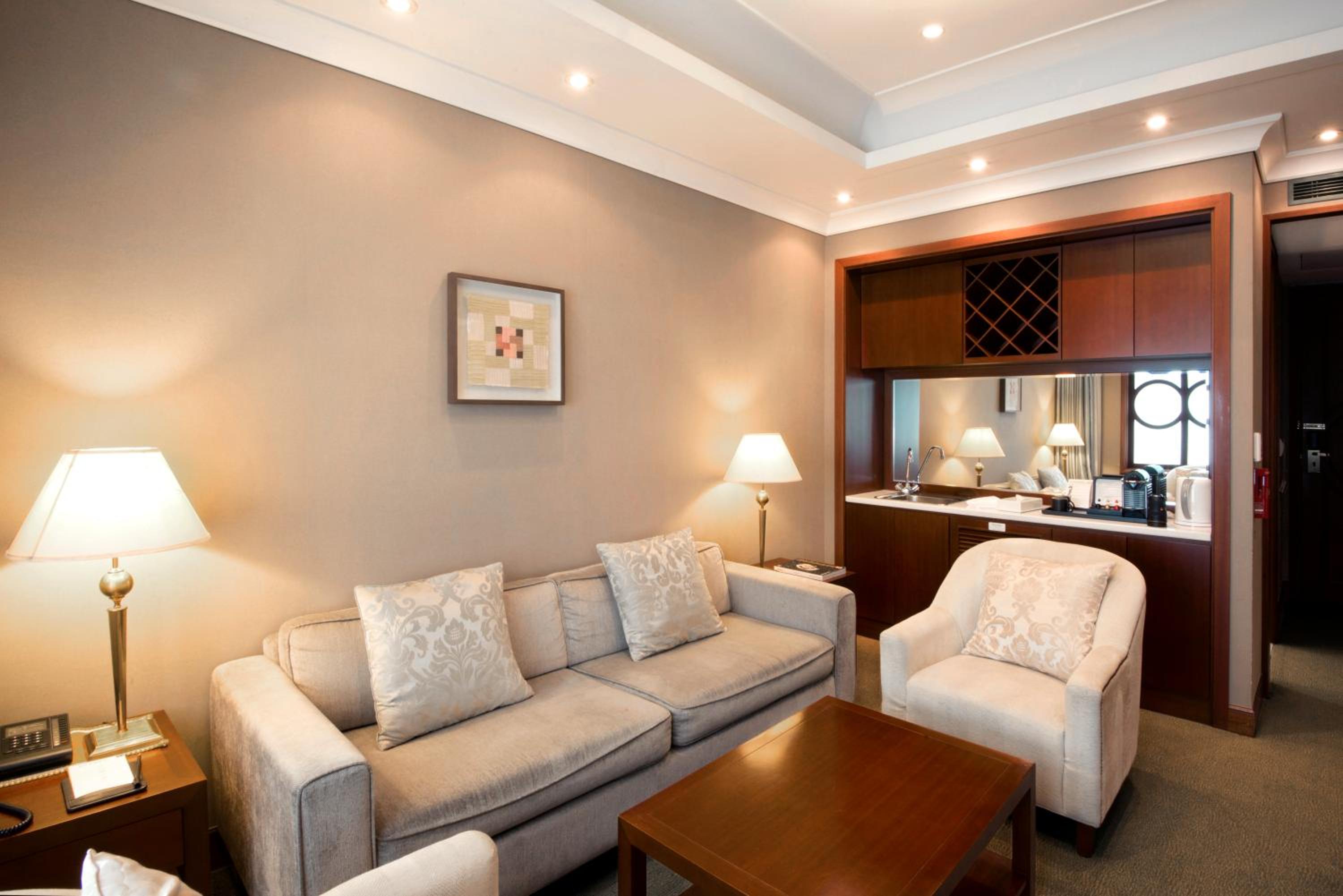 Superior Suite - Two Welcome Drink Coupons per stay - Photo 2