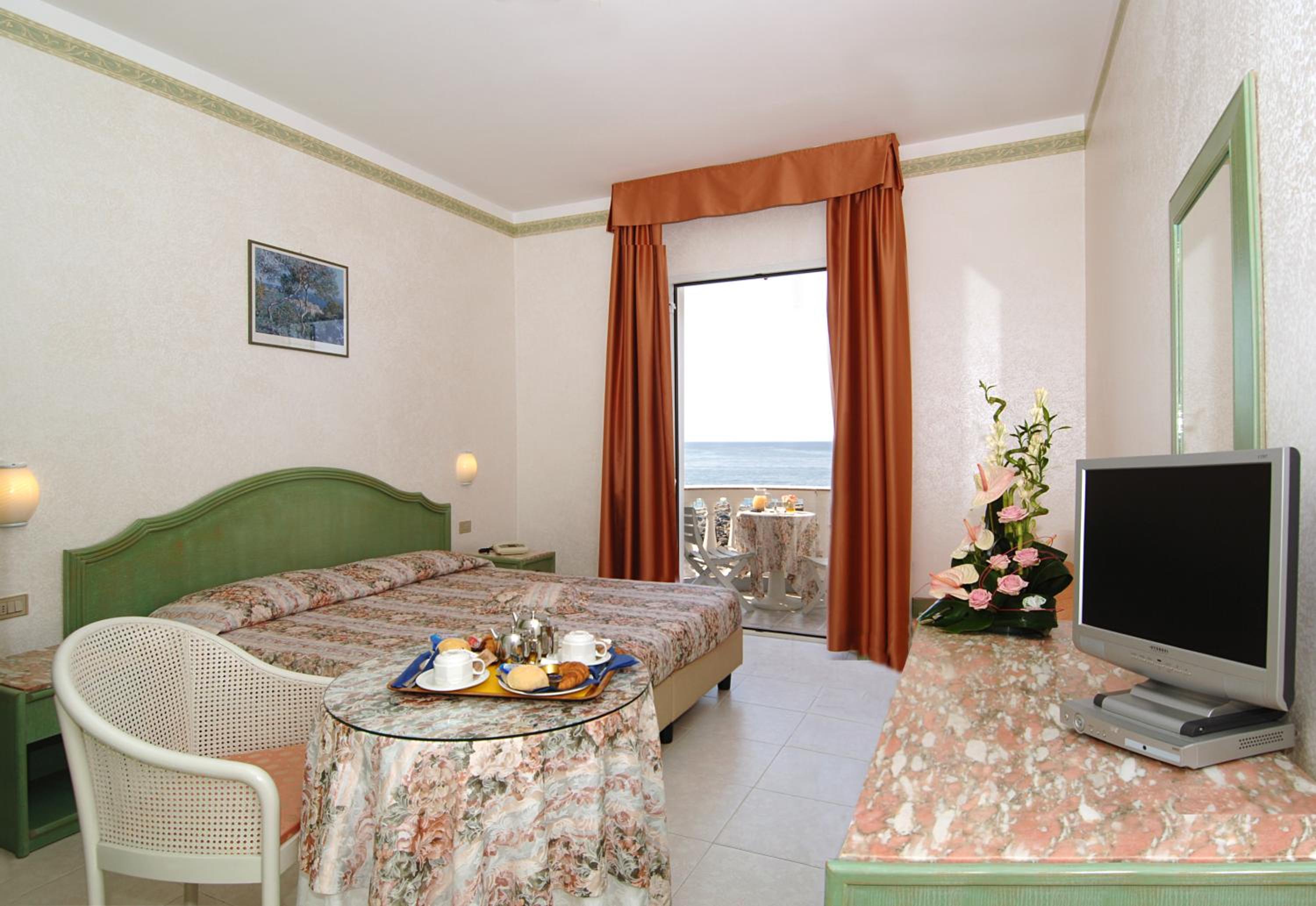 Double Room with Balcony and Sea View photo 1