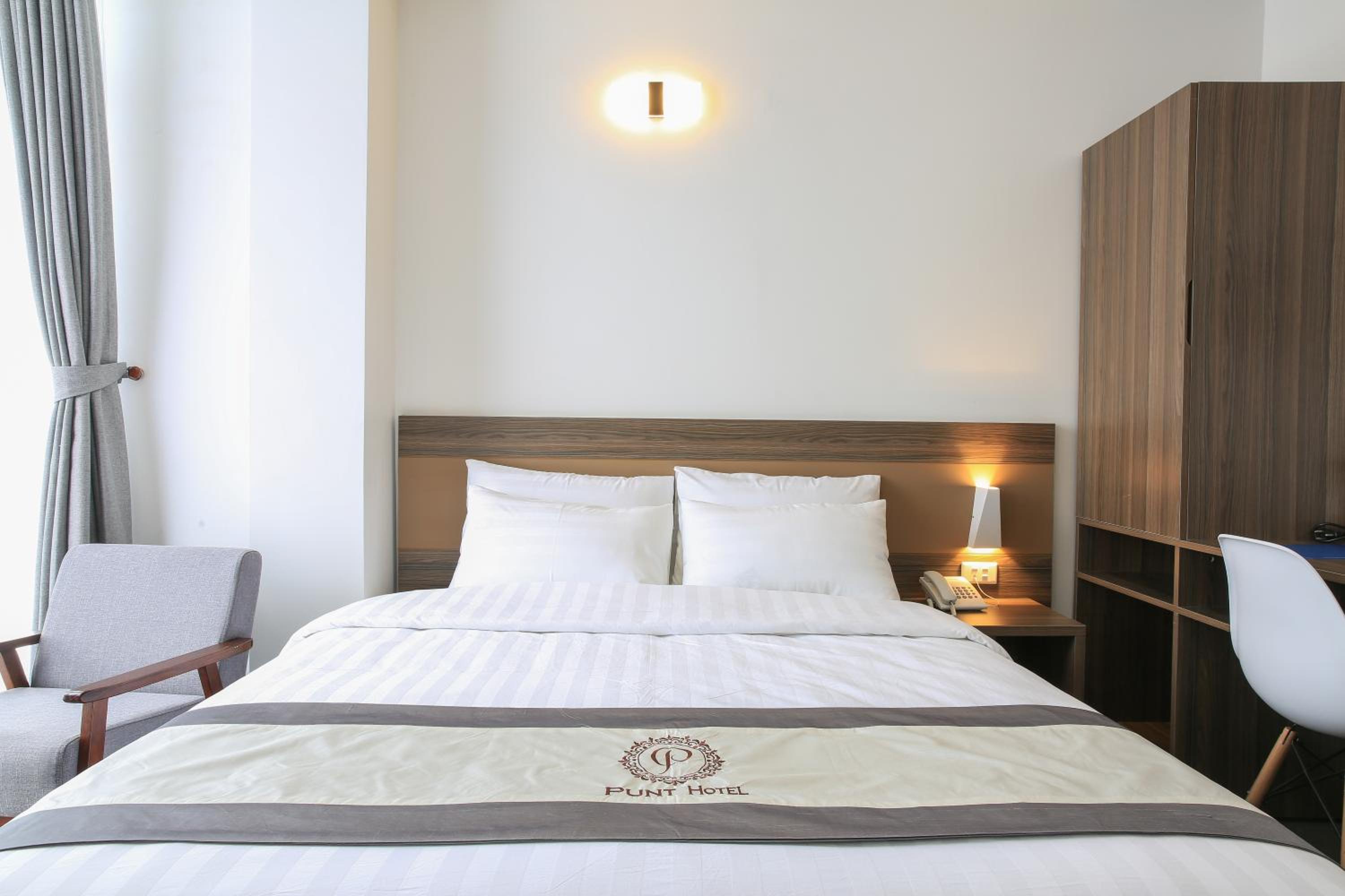 Deluxe Double Room - Photo 16