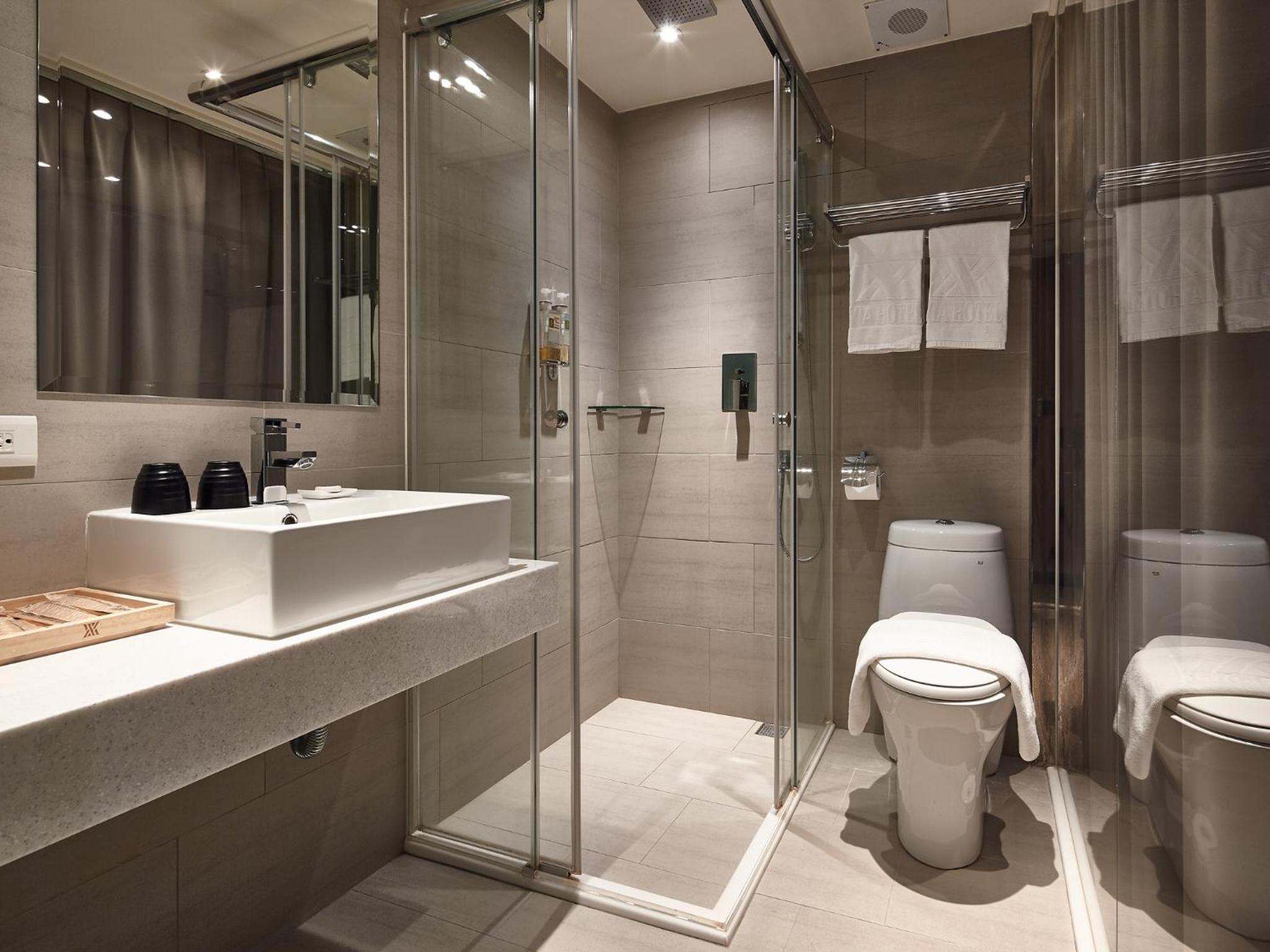 Standard Triple Room - No Window photo 3