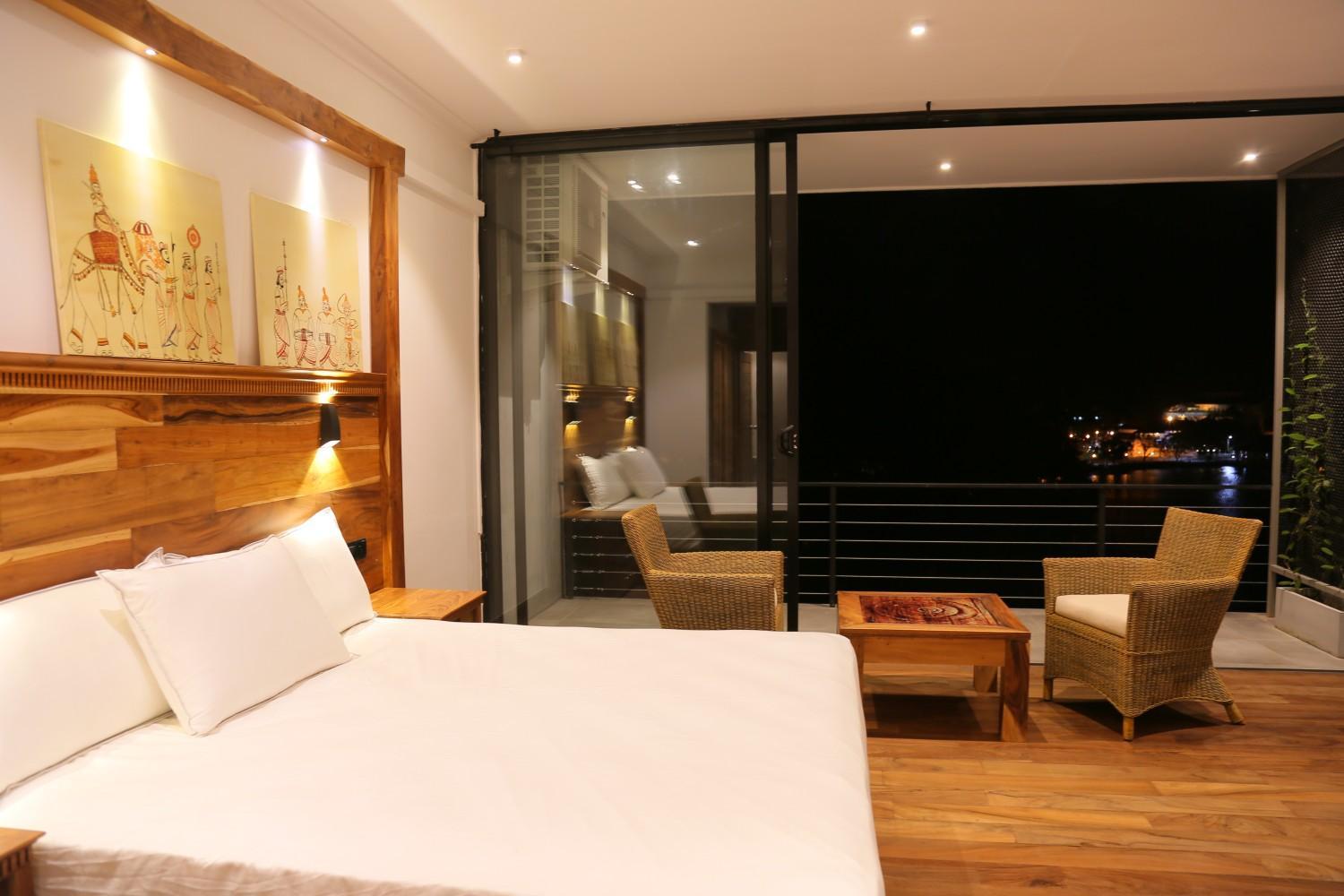 Suite with Lake View photo 3