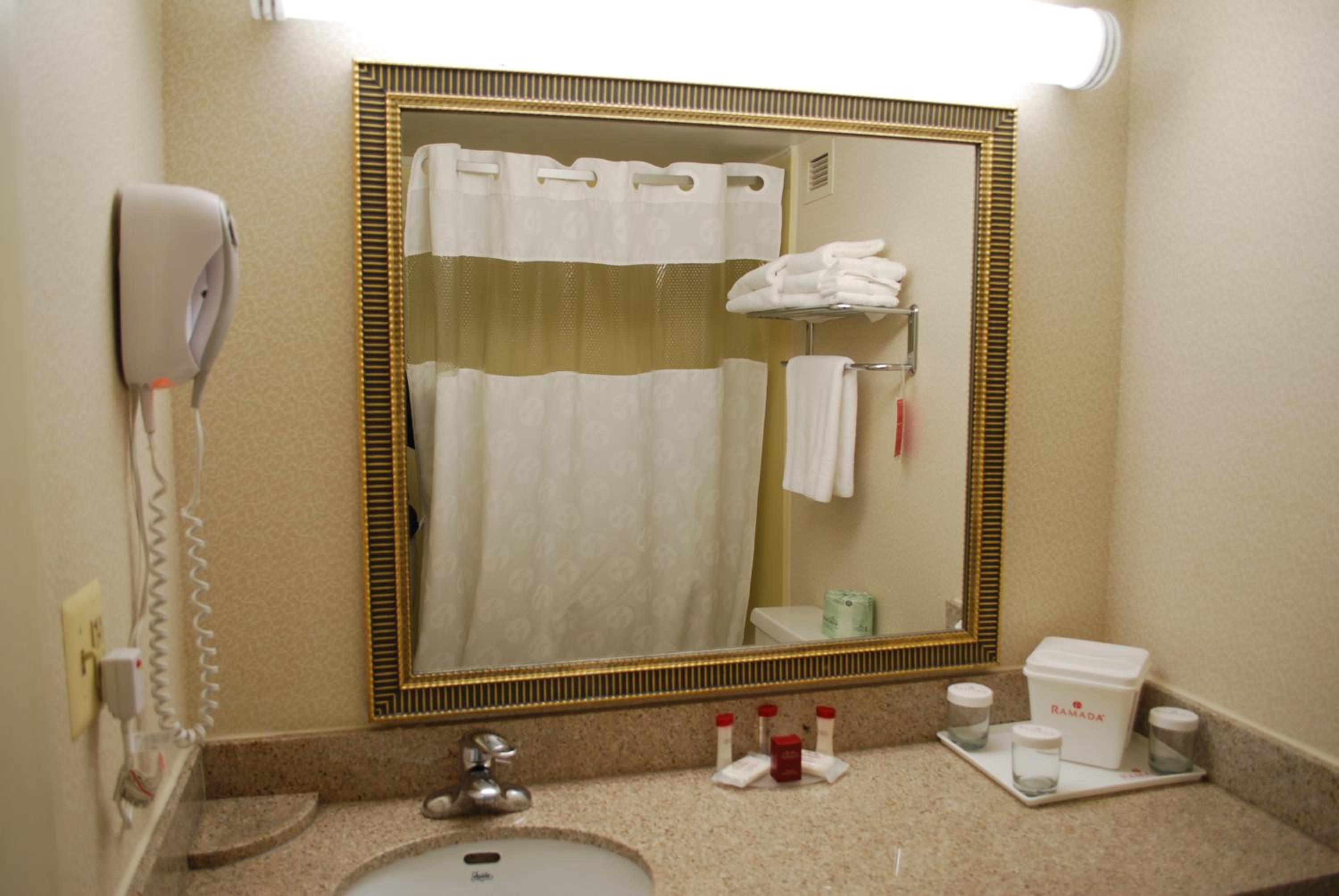 King Room - Non-Smoking photo 2