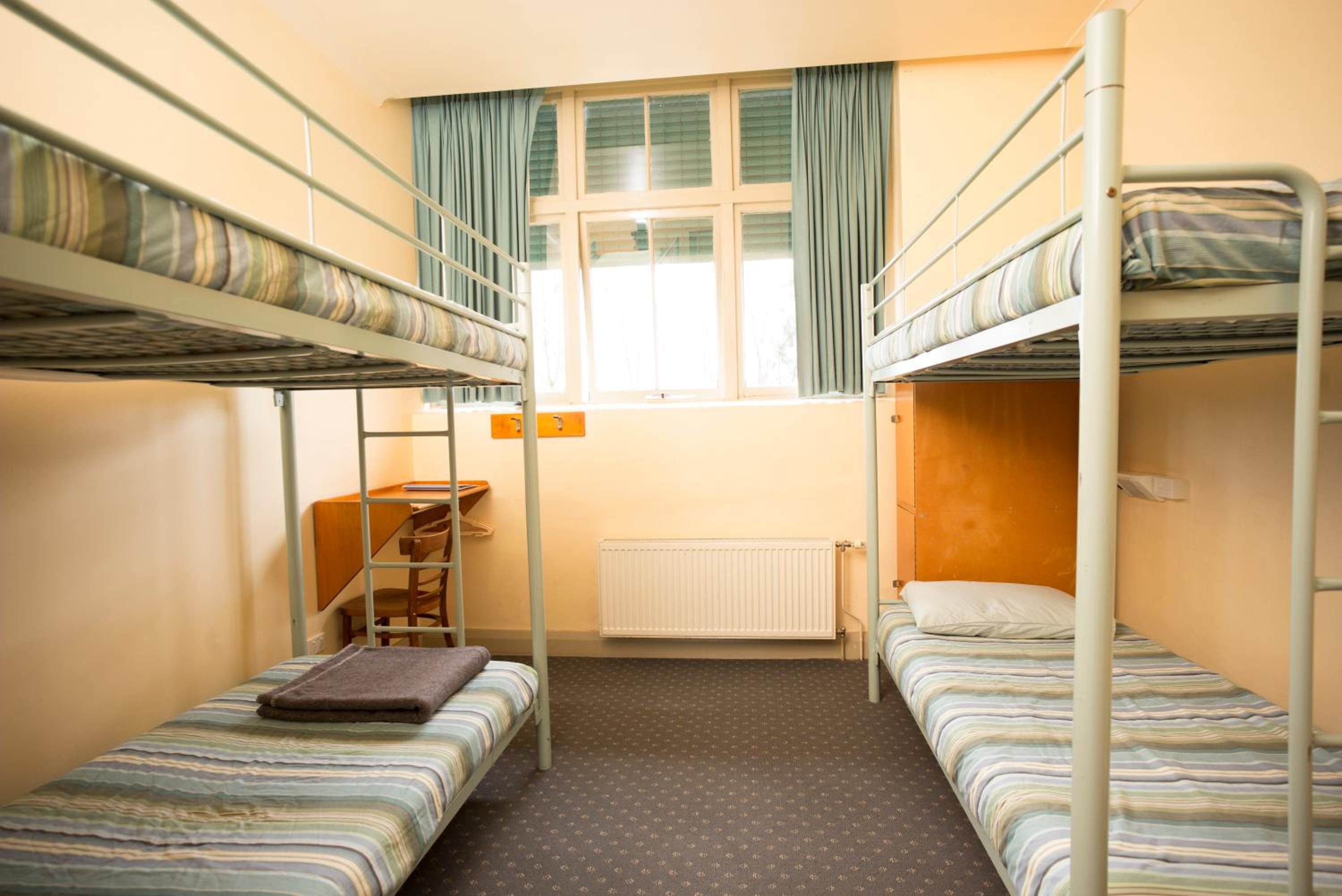 Bed in 6-Bed Mixed Dormitory with Shared Bathroom photo 3