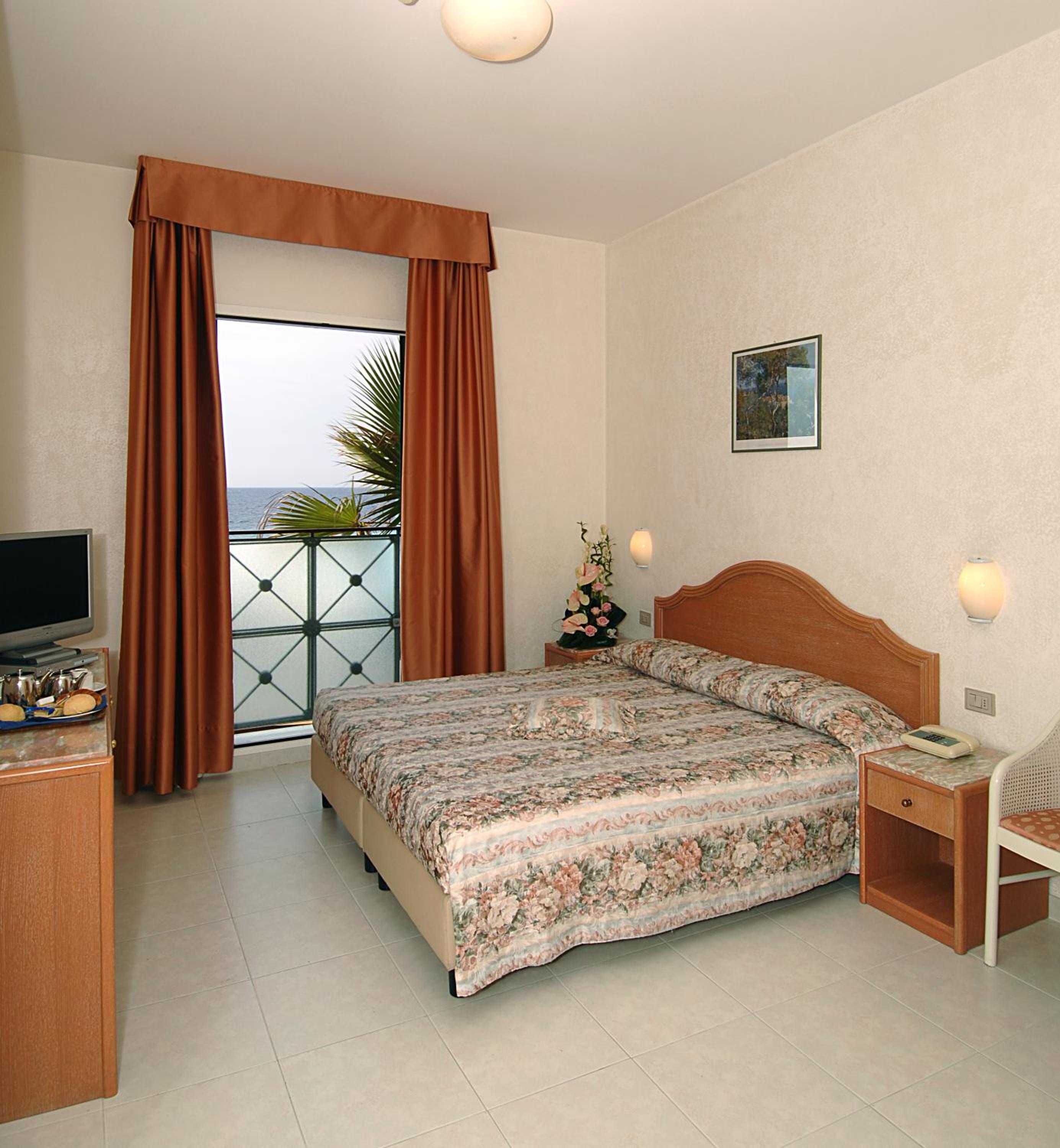 Double Room with Sea View - Ground Floor photo 1