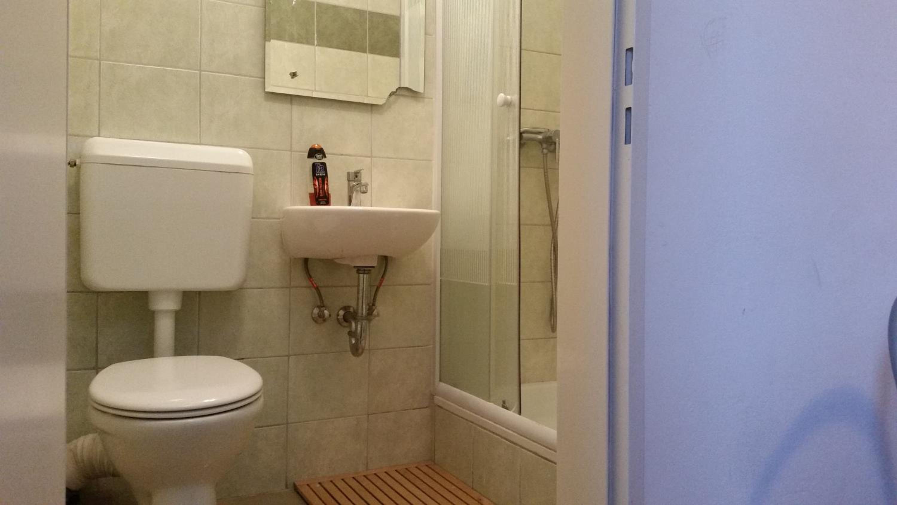Double Room with Private Bathroom - Photo 6