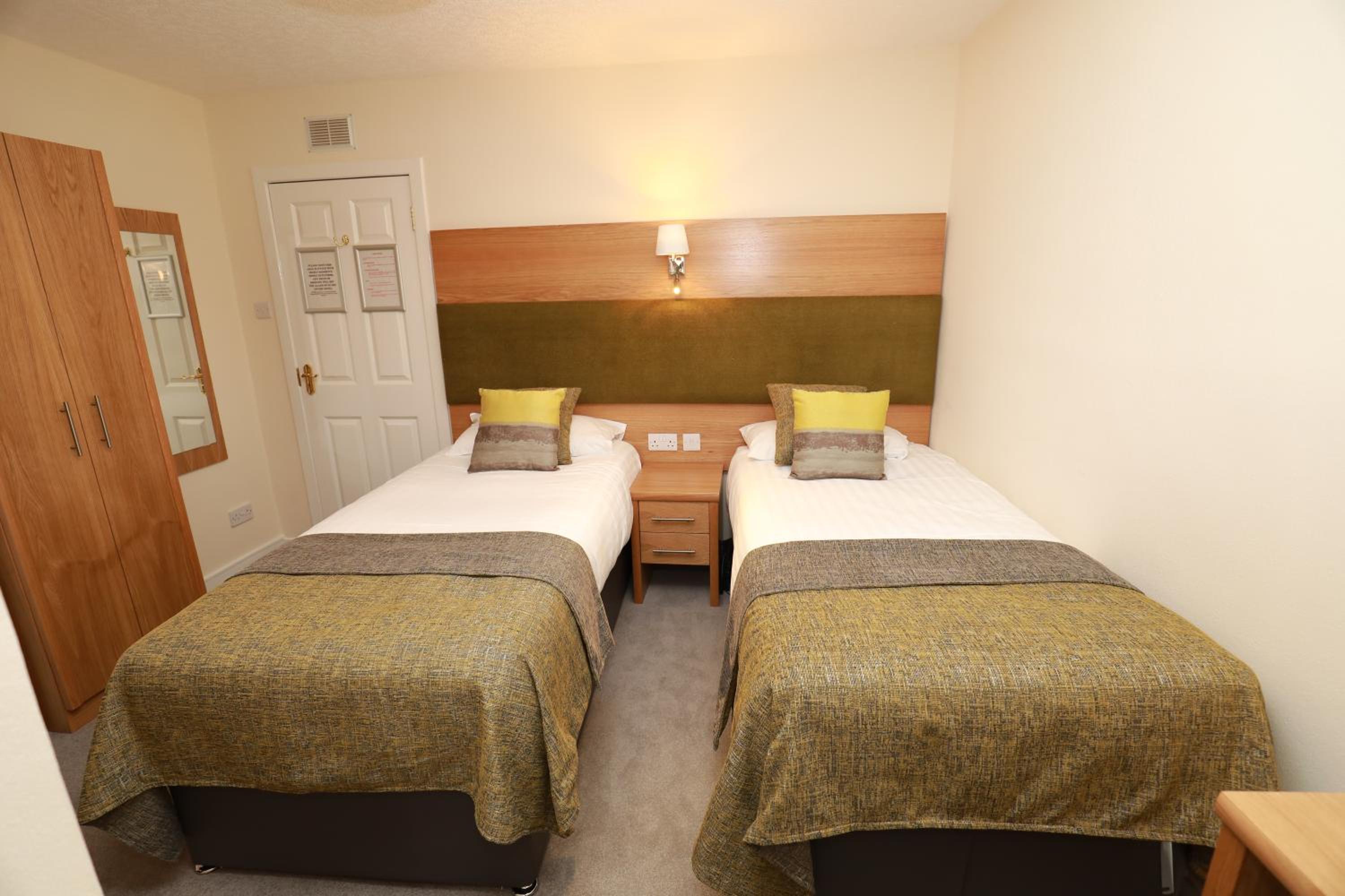 Standard Twin Room