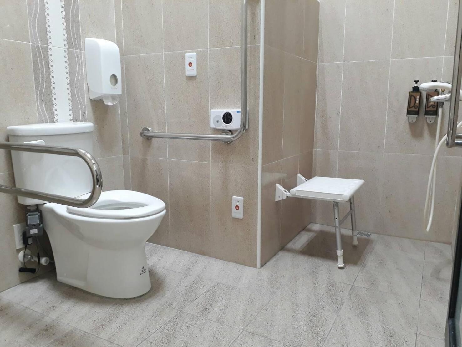 Double Room - Disability Access photo 3