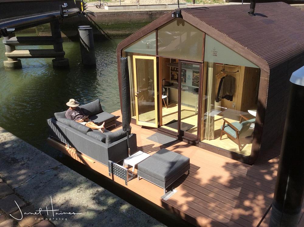 House Boat with Spa photo 3