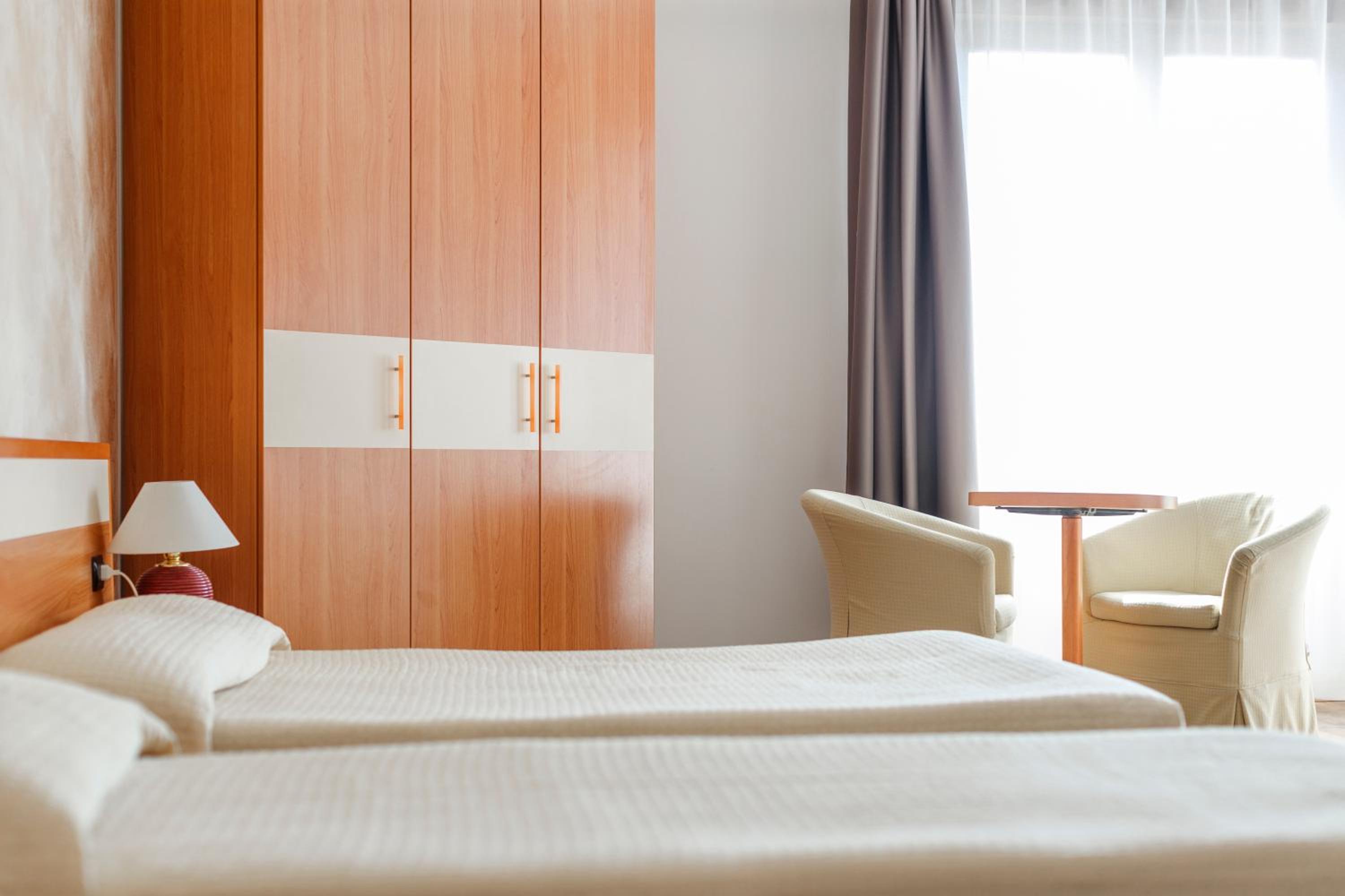 Double Room with Balcony - Photo 3