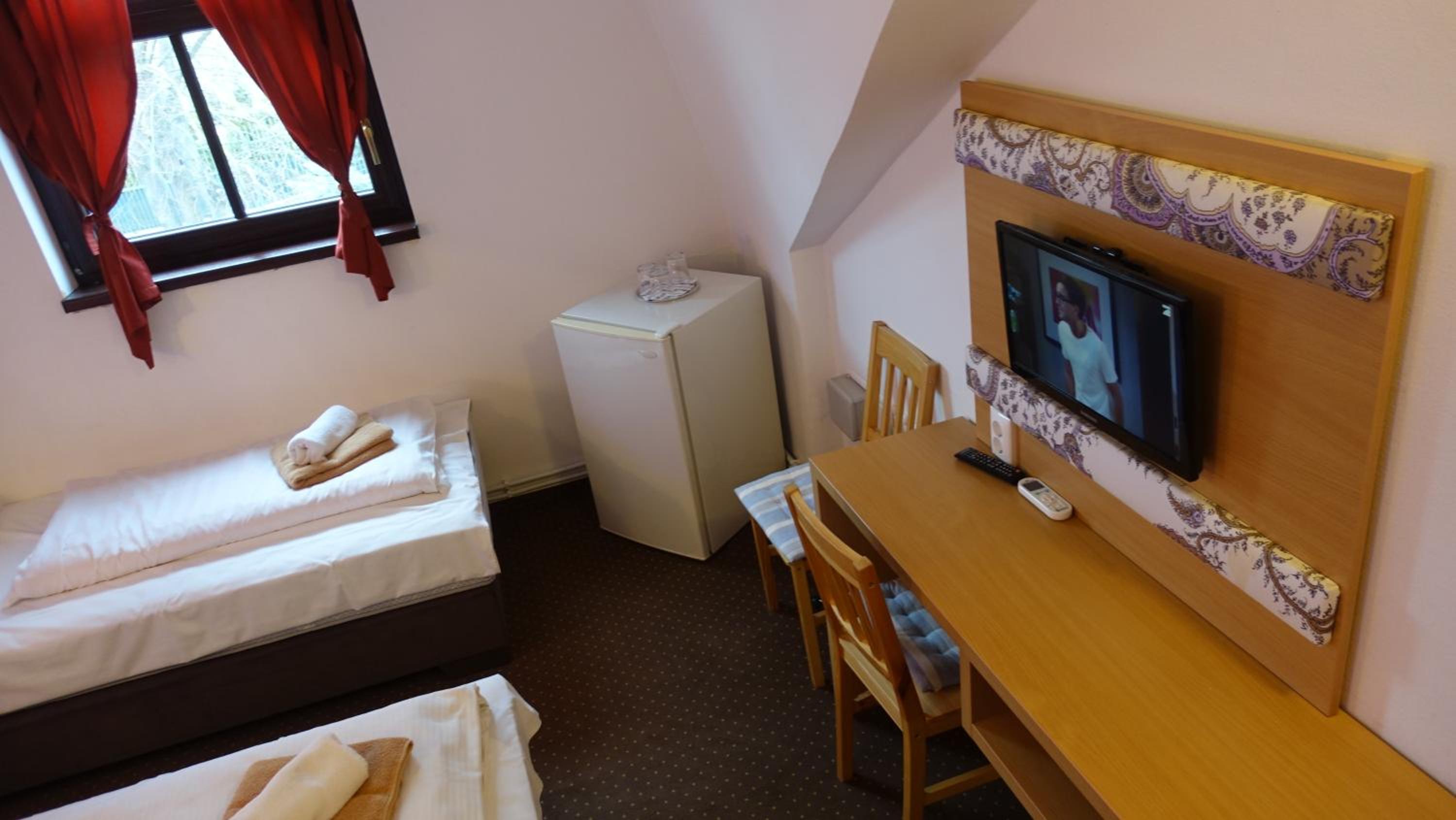 Triple Room with Bathroom - Photo 9