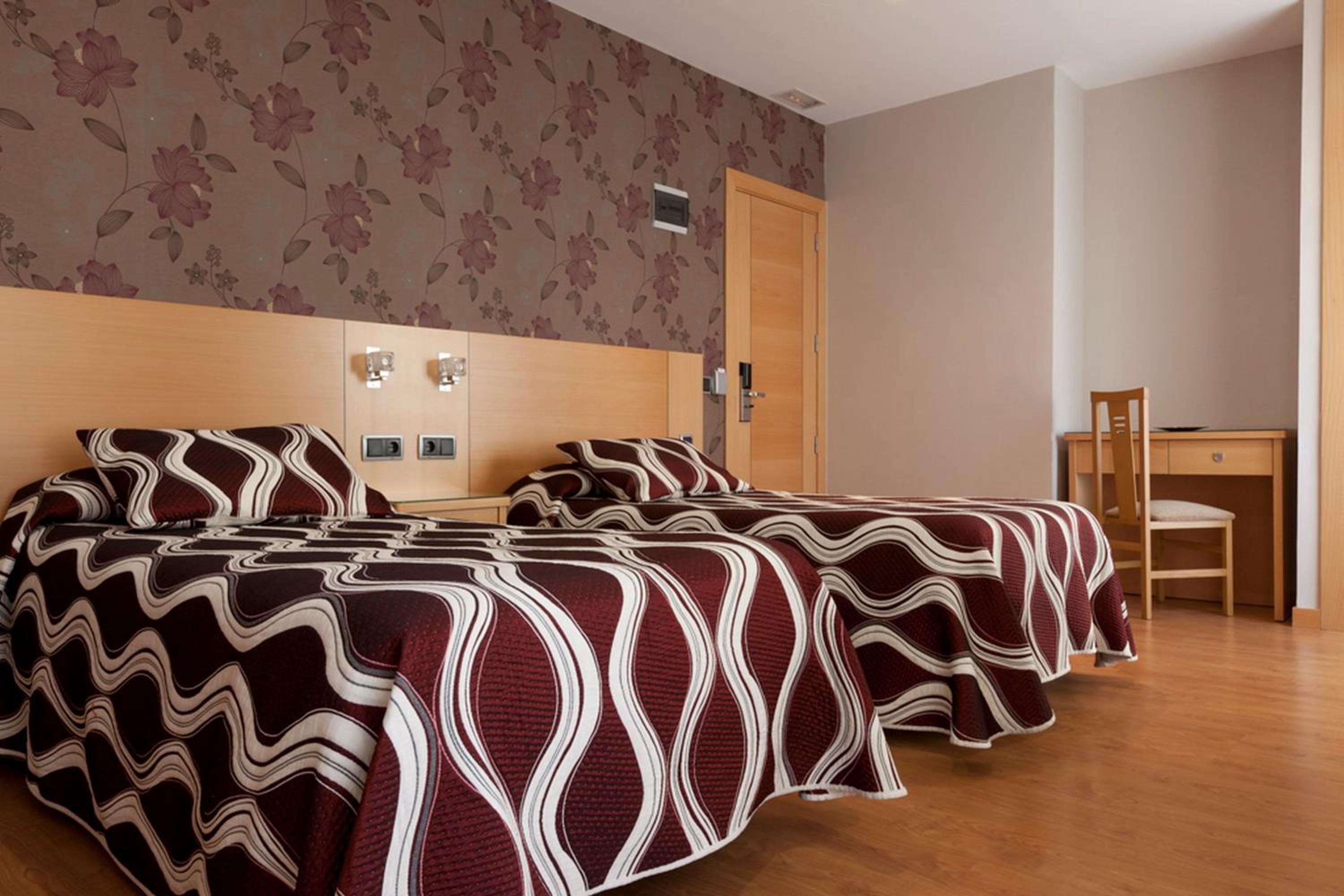 Double Room with Extra Bed (3 Adults) photo 2