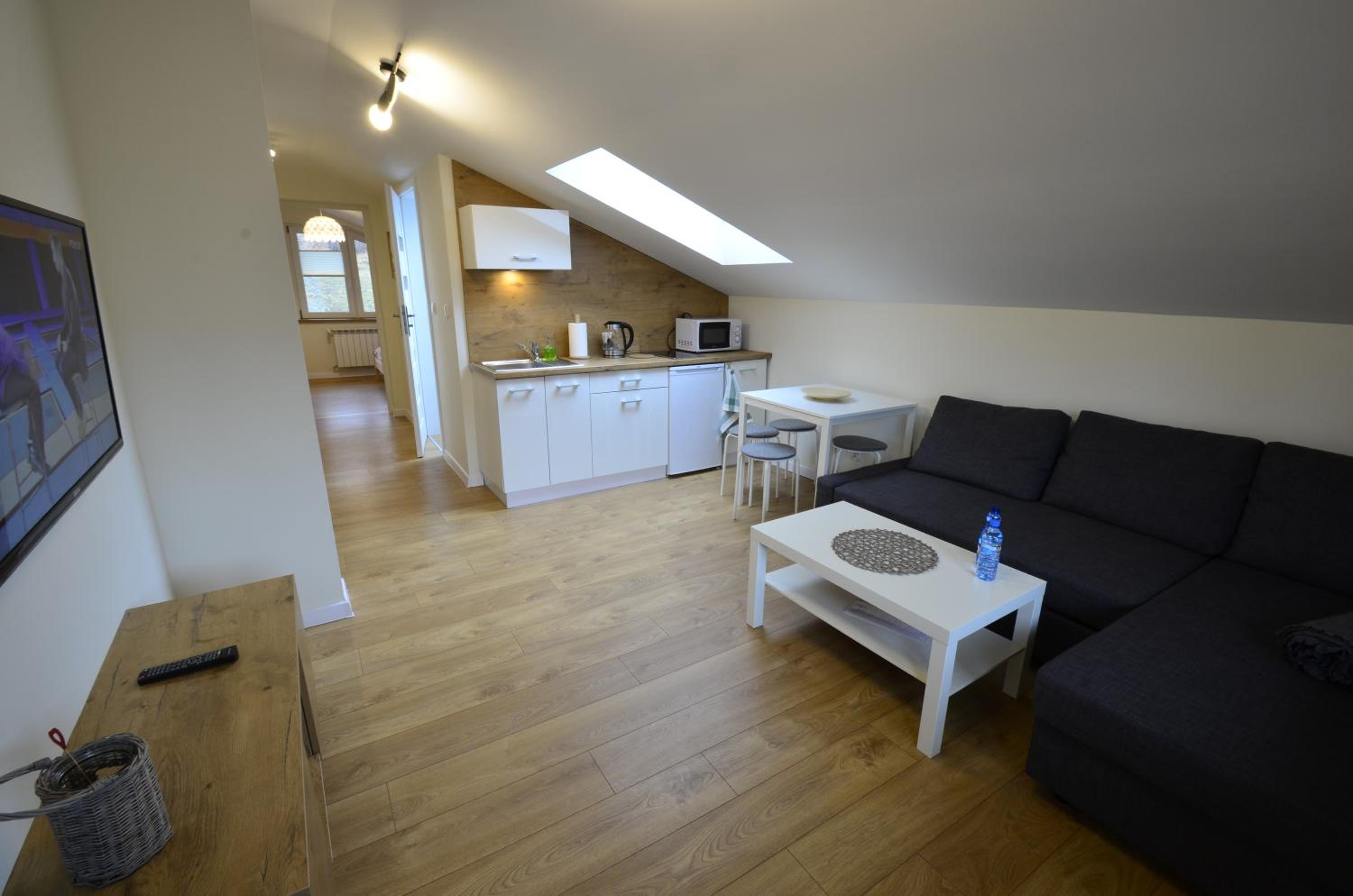 Apartment with Mountain View