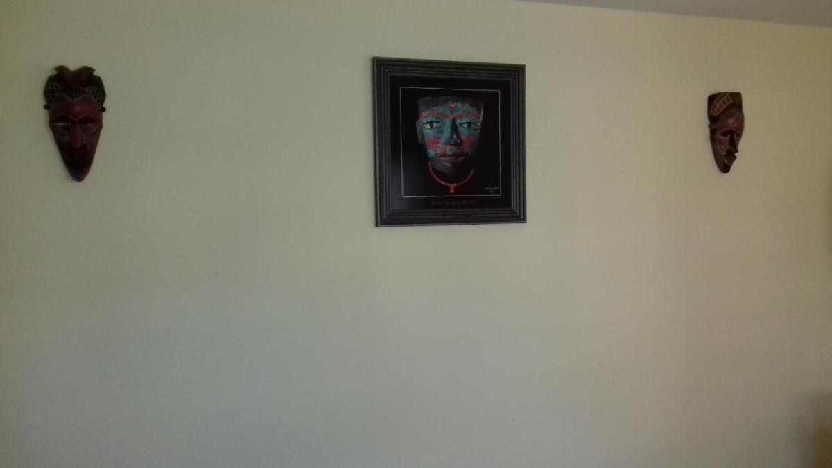 Two-Bedroom House - Photo 2
