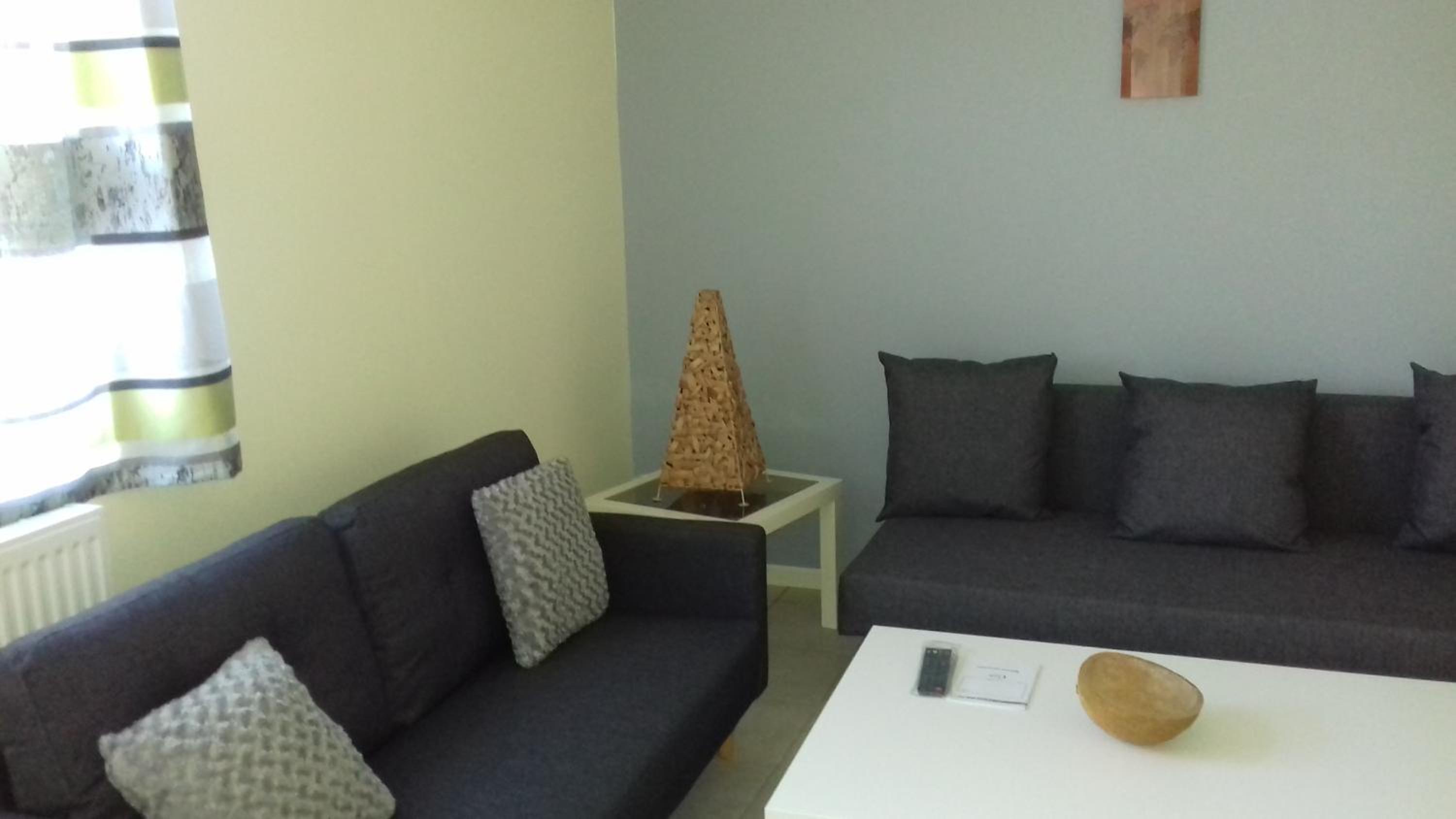 Two-Bedroom House - Photo 3