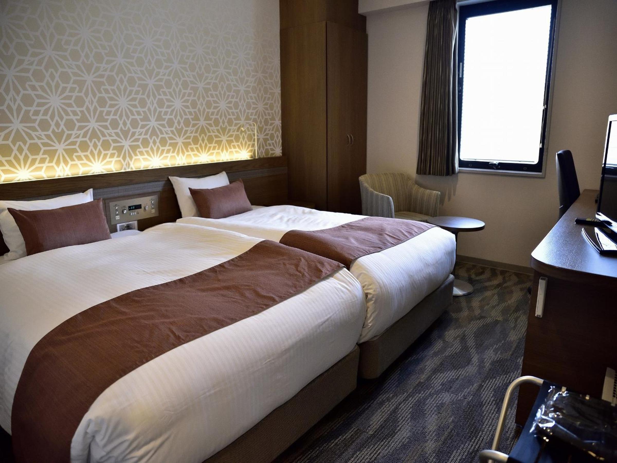 Twin Room - Non-Smoking - Photo 2