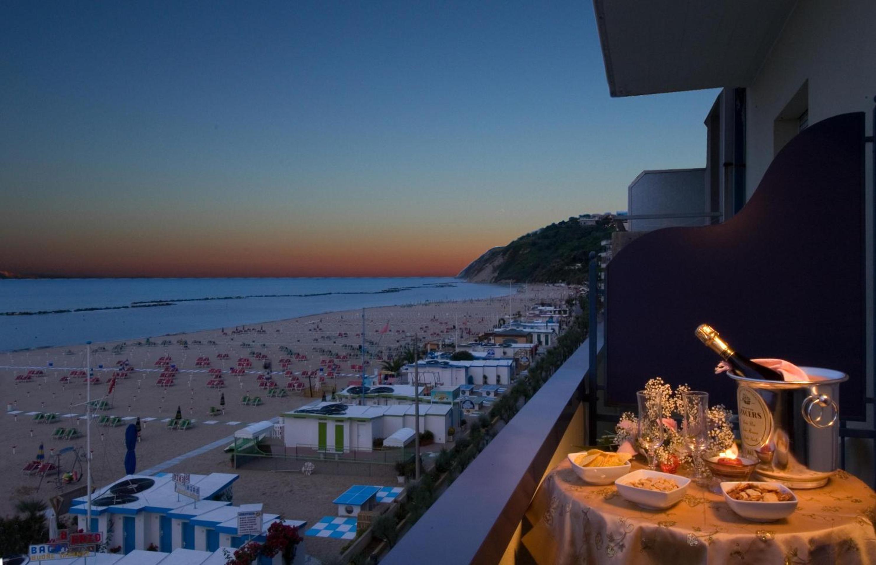 Double Room with Sea View photo 3