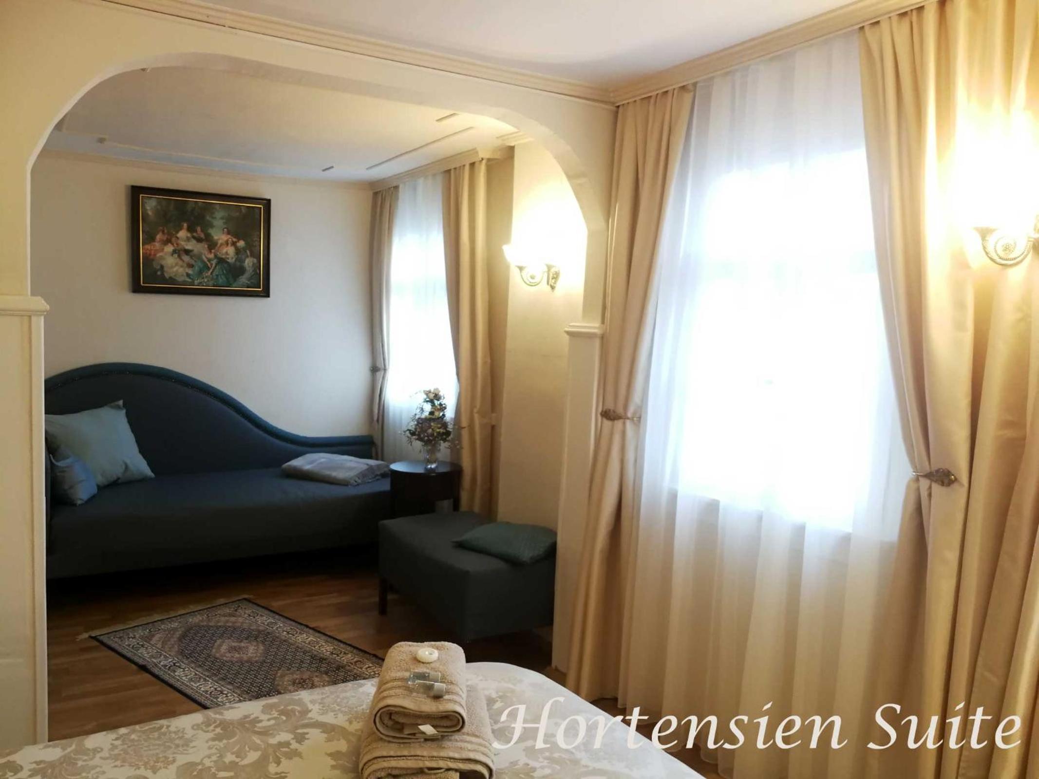 Large Double Room photo 1