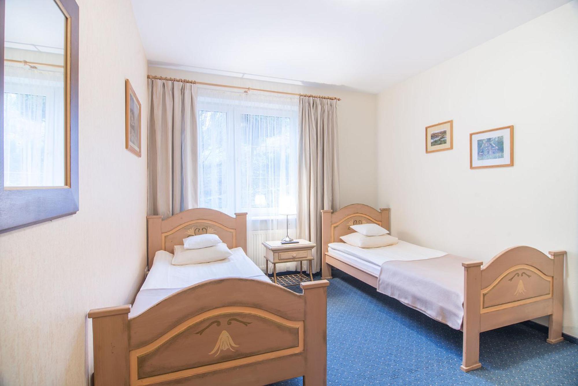 Double or Twin Room with Private Bathroom - Photo 10