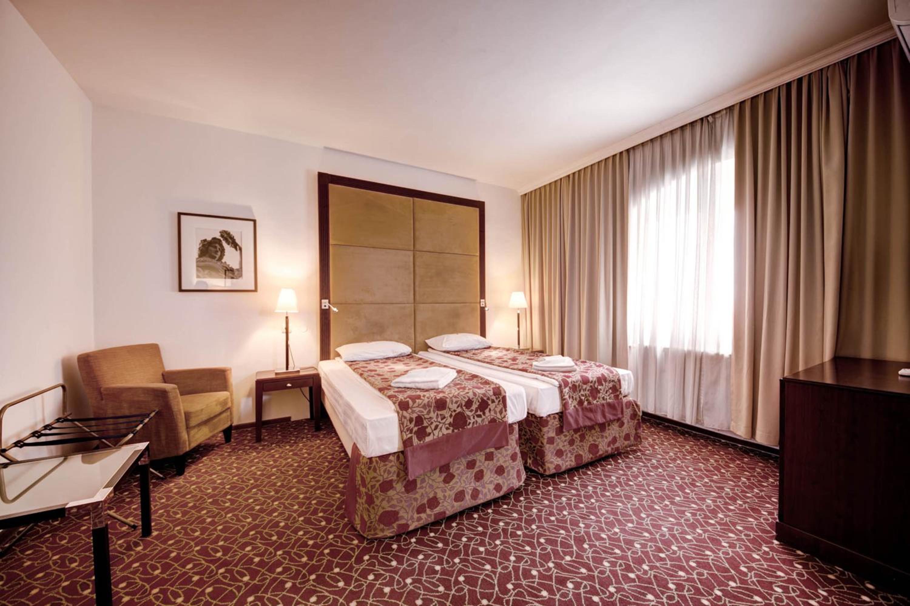 Twin Room - Photo 4