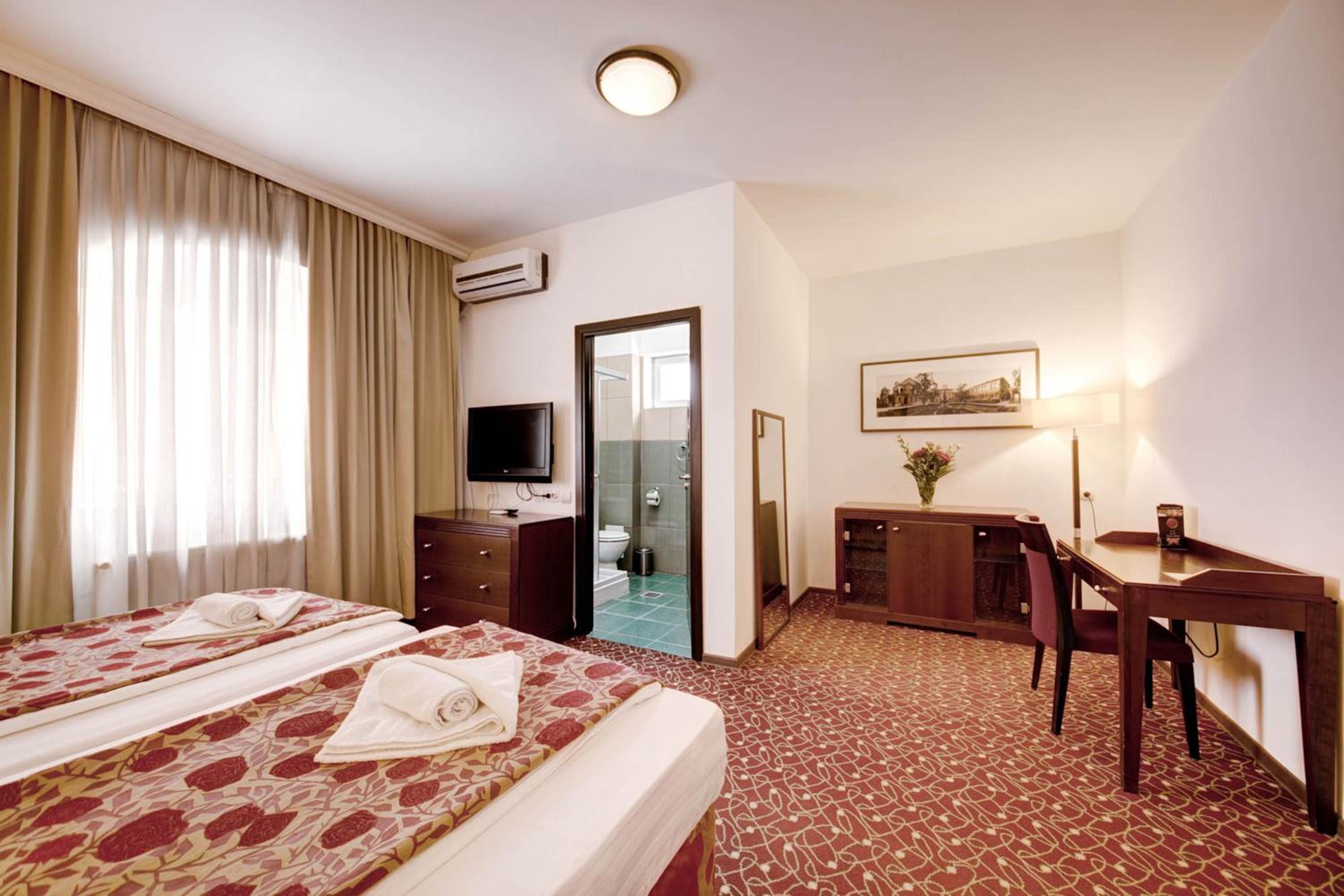 Double Room - Photo 5