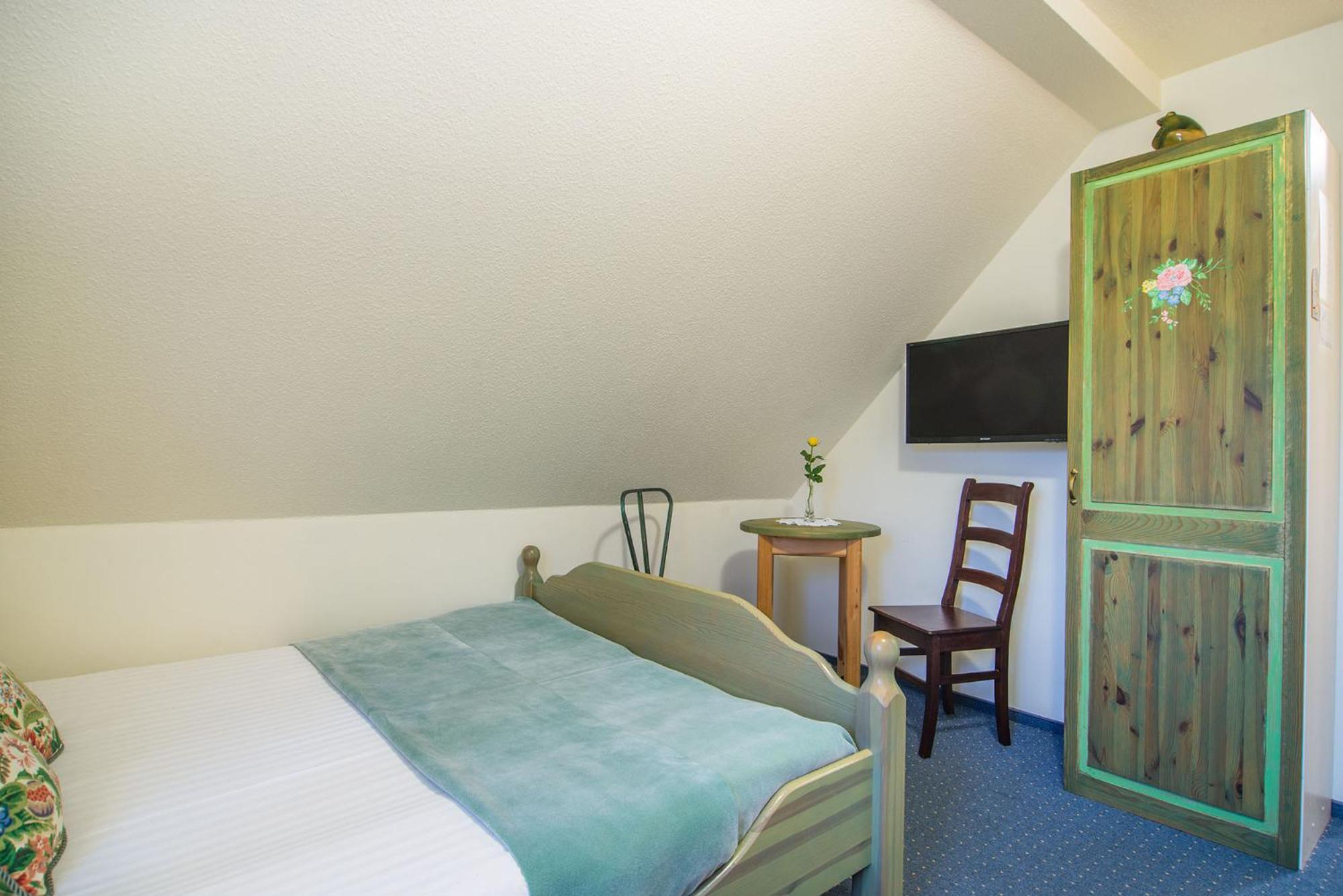 Double Room with Private Bathroom - Photo 3
