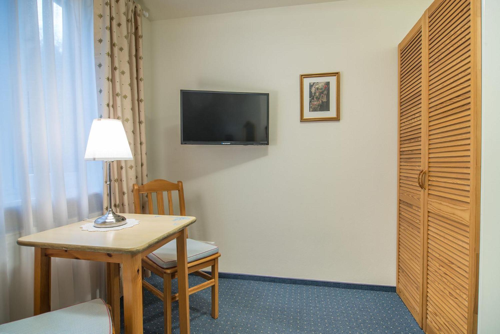 Double Room with Private Bathroom - Photo 1